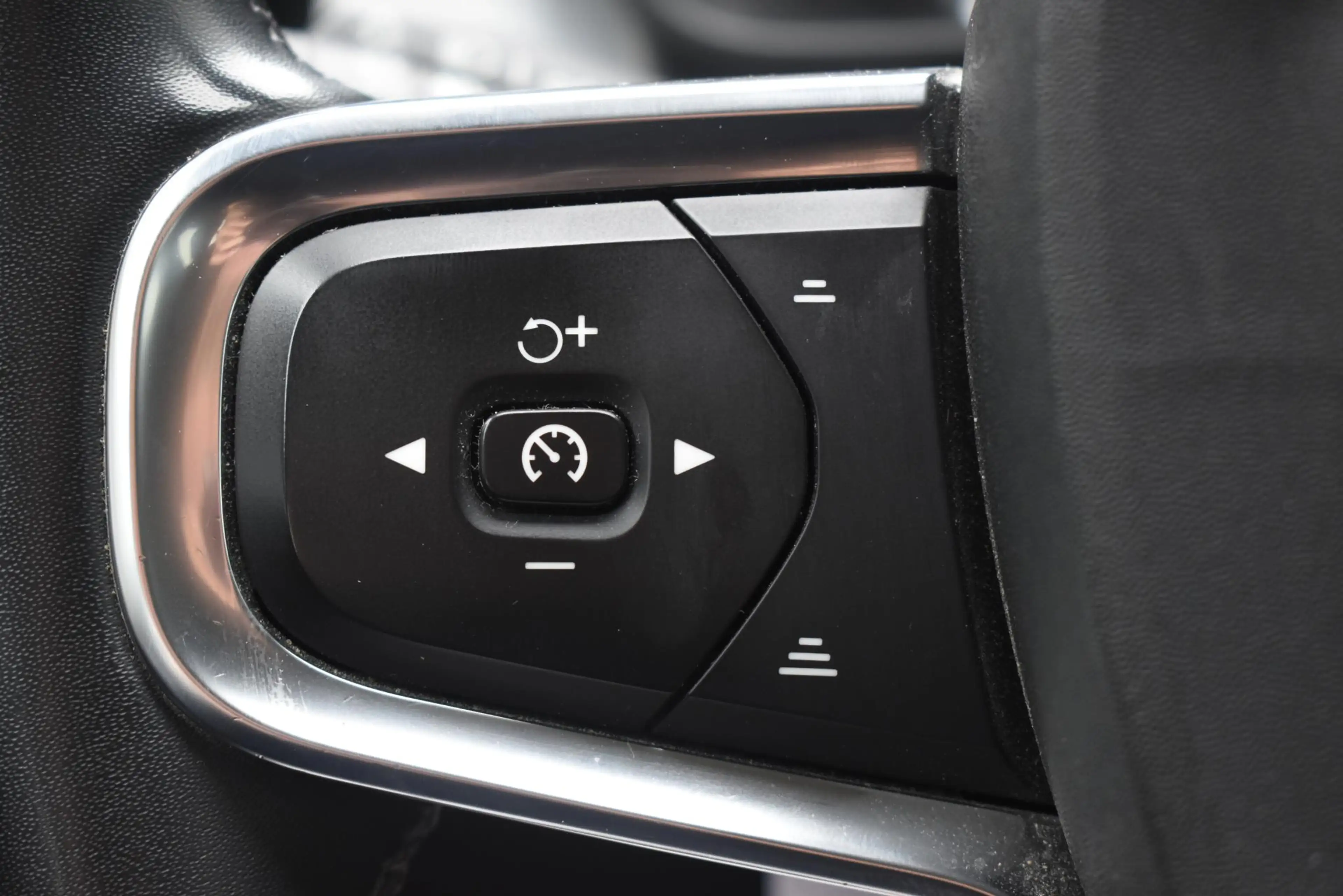 Volvo XC40 T5 Recharge Inscription Expression — photo 38