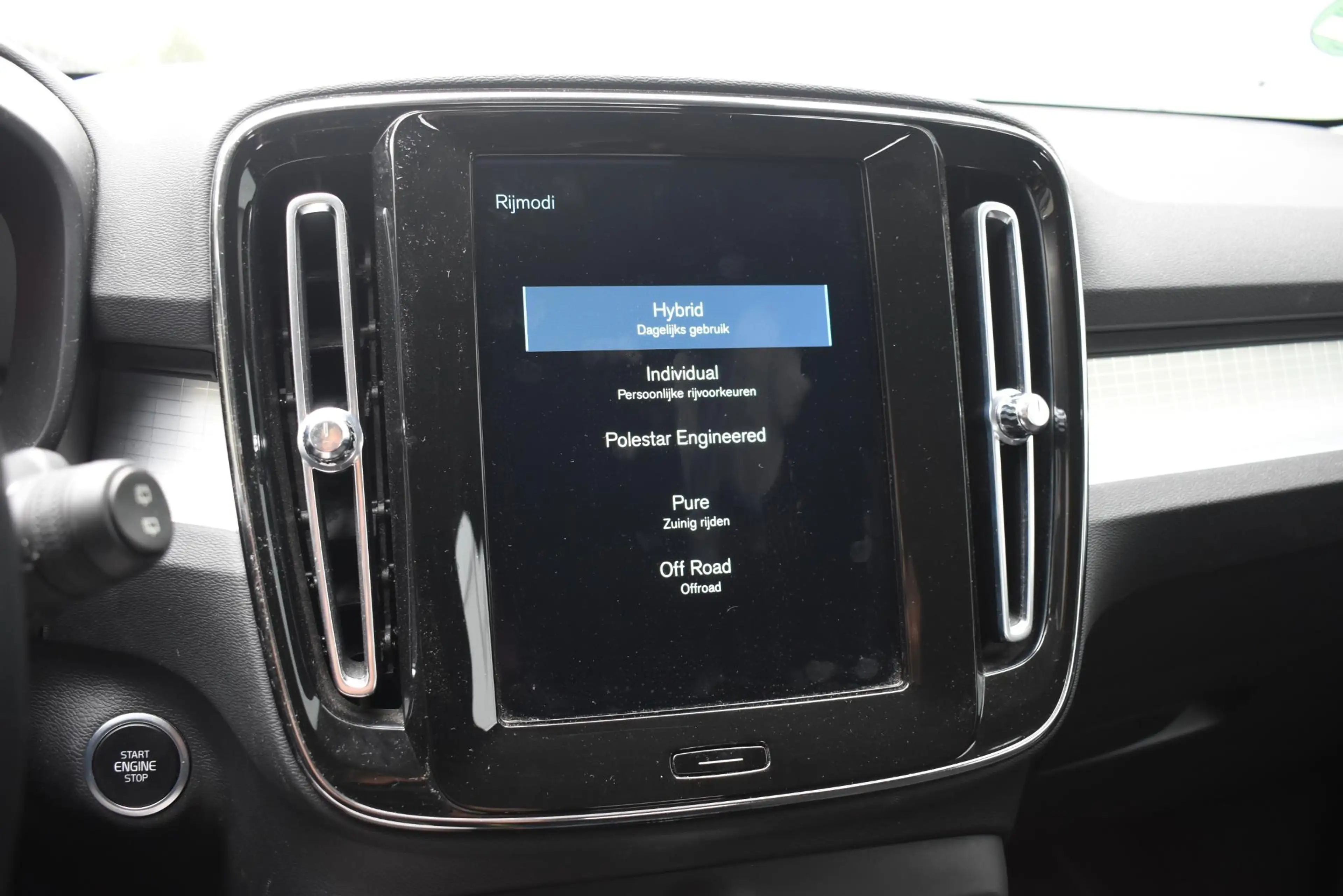 Volvo XC40 T5 Recharge Inscription Expression — photo 32