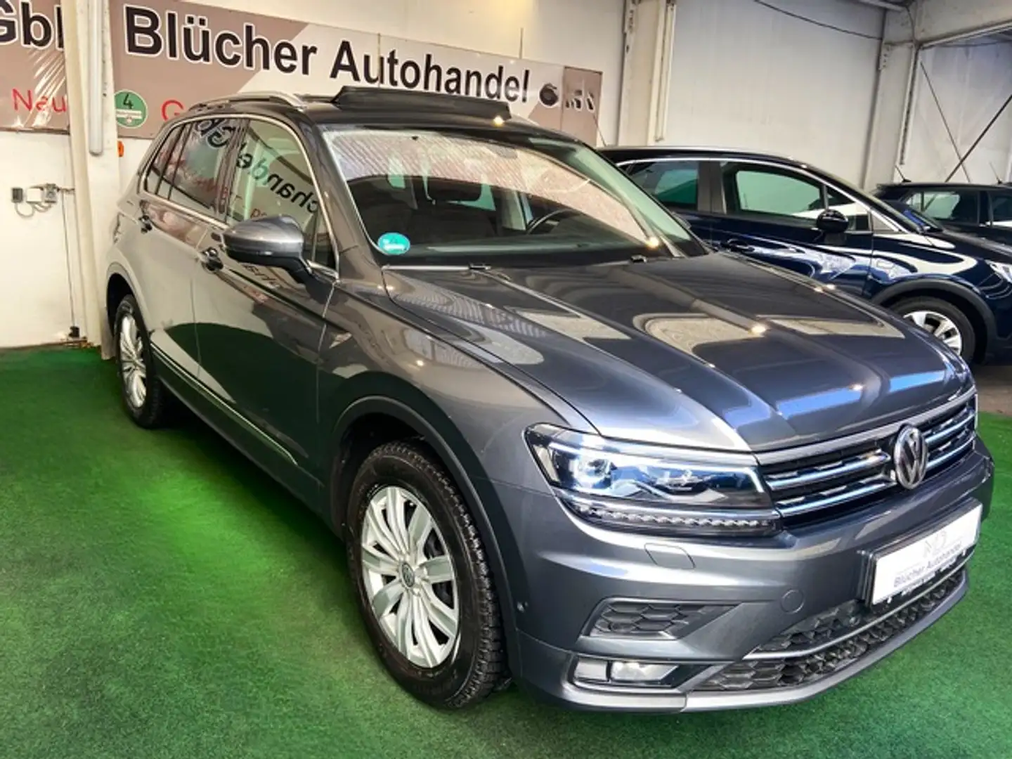 Volkswagen Tiguan Highline 4X4 Automatik Sonderedition Pano BMT/Star Grau - 2