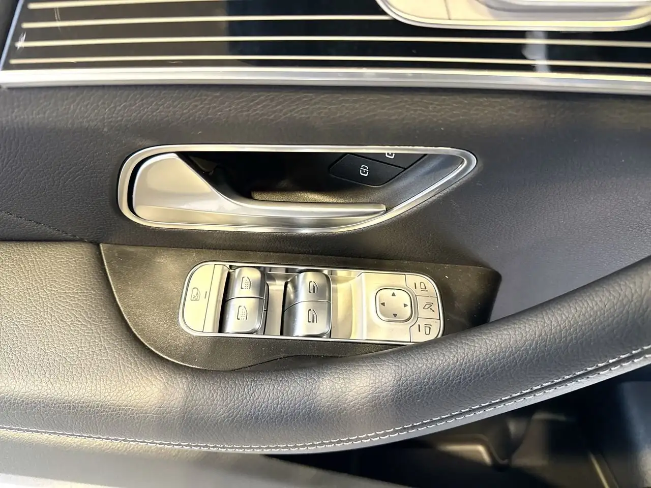 Mercedes-Benz GLE снимка Mercedes-Benz GLE