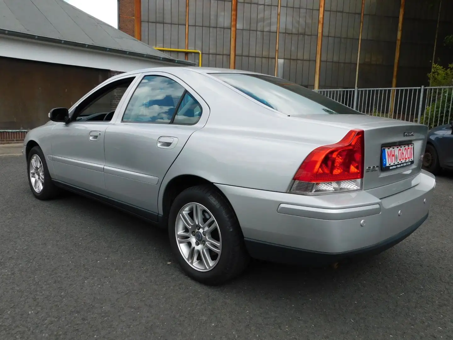 Volvo S60 Lim. Bi-Fuel Kinetic/TUV 06.2027 Silber - 2