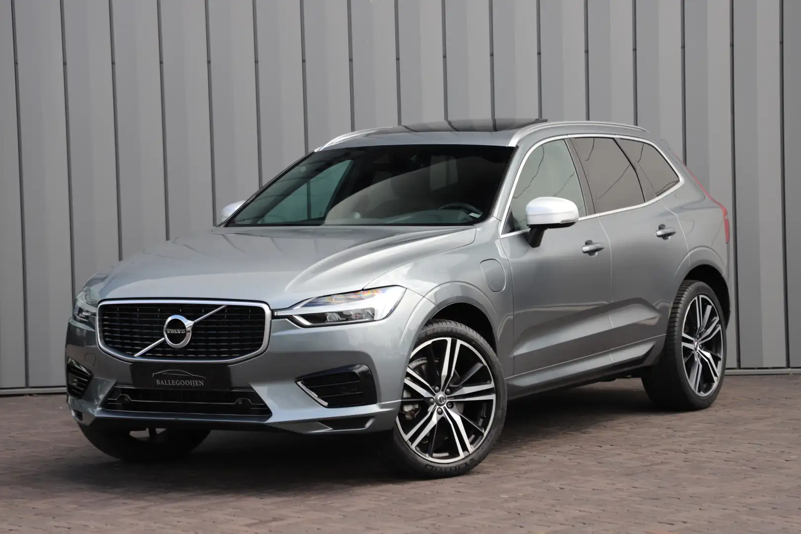 Volvo XC60 2.0 T8 Twin Engine AWD R-Design | 391PK | Bowers/w Gris - 1