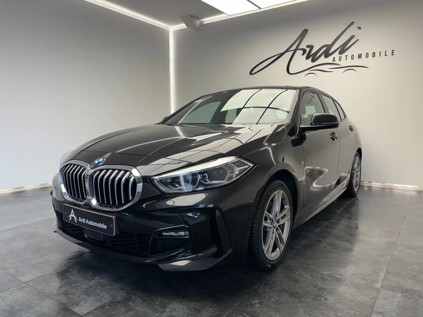 BMW 118 iA *PACK M*CARPLAY*CAMERA*LED*GARANTIE 12 MOIS* Noir - 1