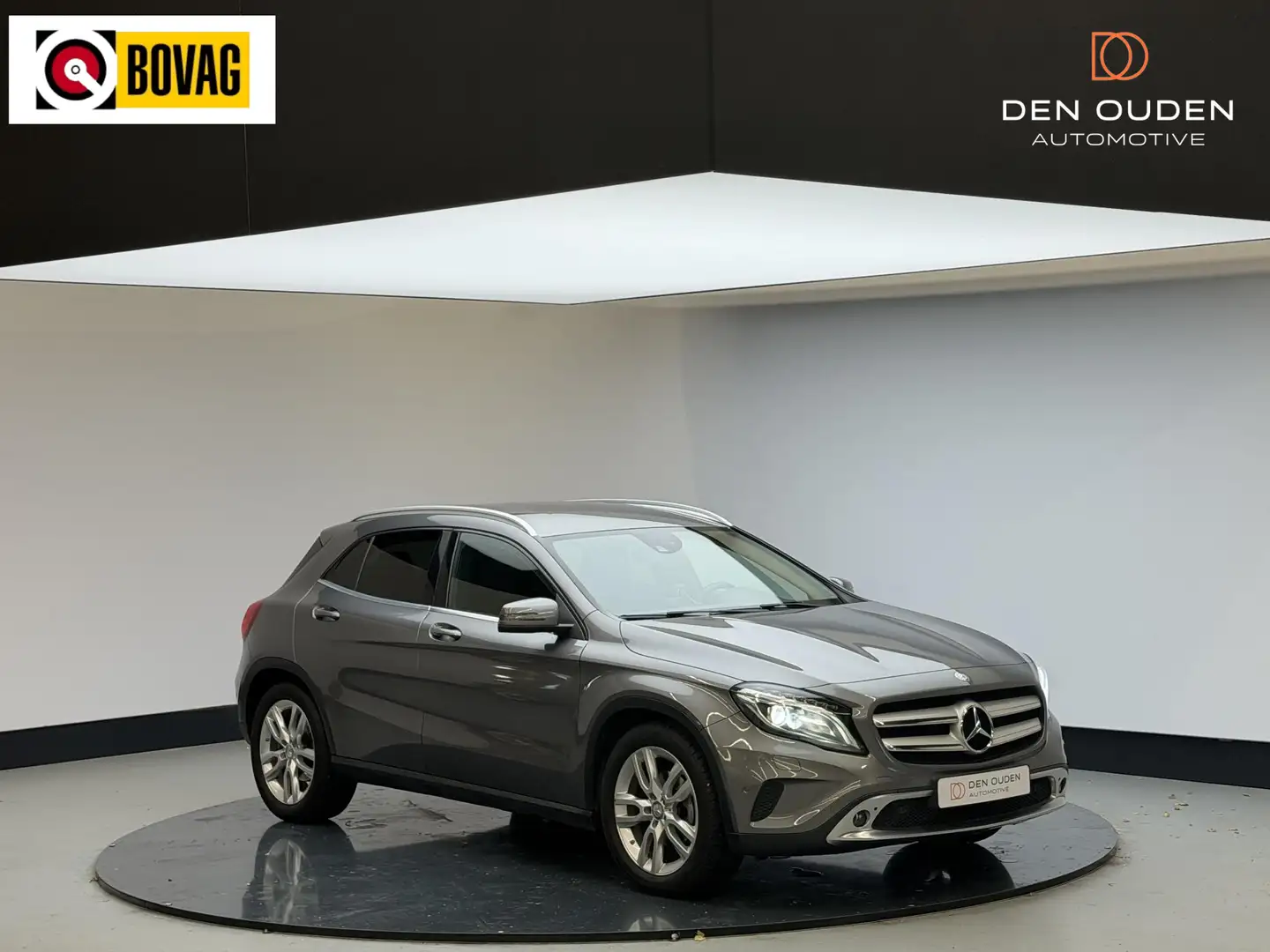 Mercedes-Benz GLA 200 Ambition 18 Lm velgen | Sportstoelen | Xenon | Sto Grijs - 1