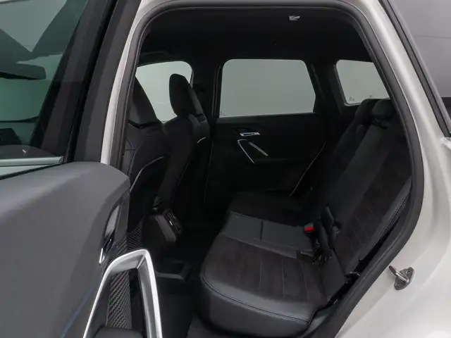 BMW Ix1 view 25