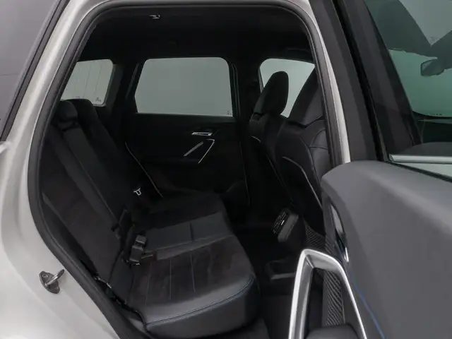 BMW Ix1 view 26