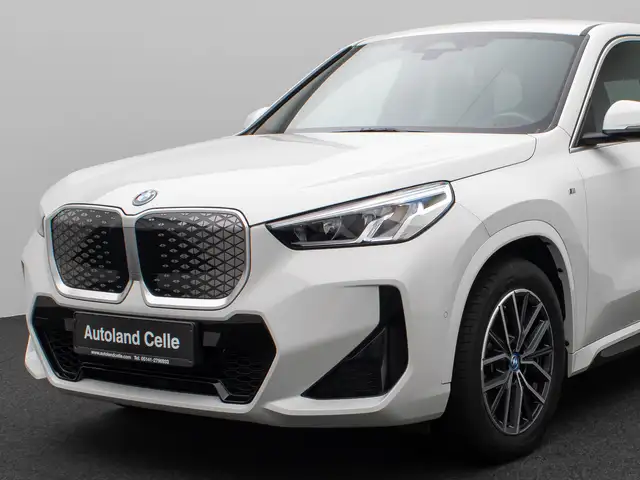 BMW Ix1 view 16