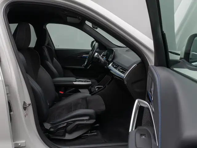 BMW Ix1 view 24