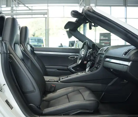 Porsche Boxster view 13