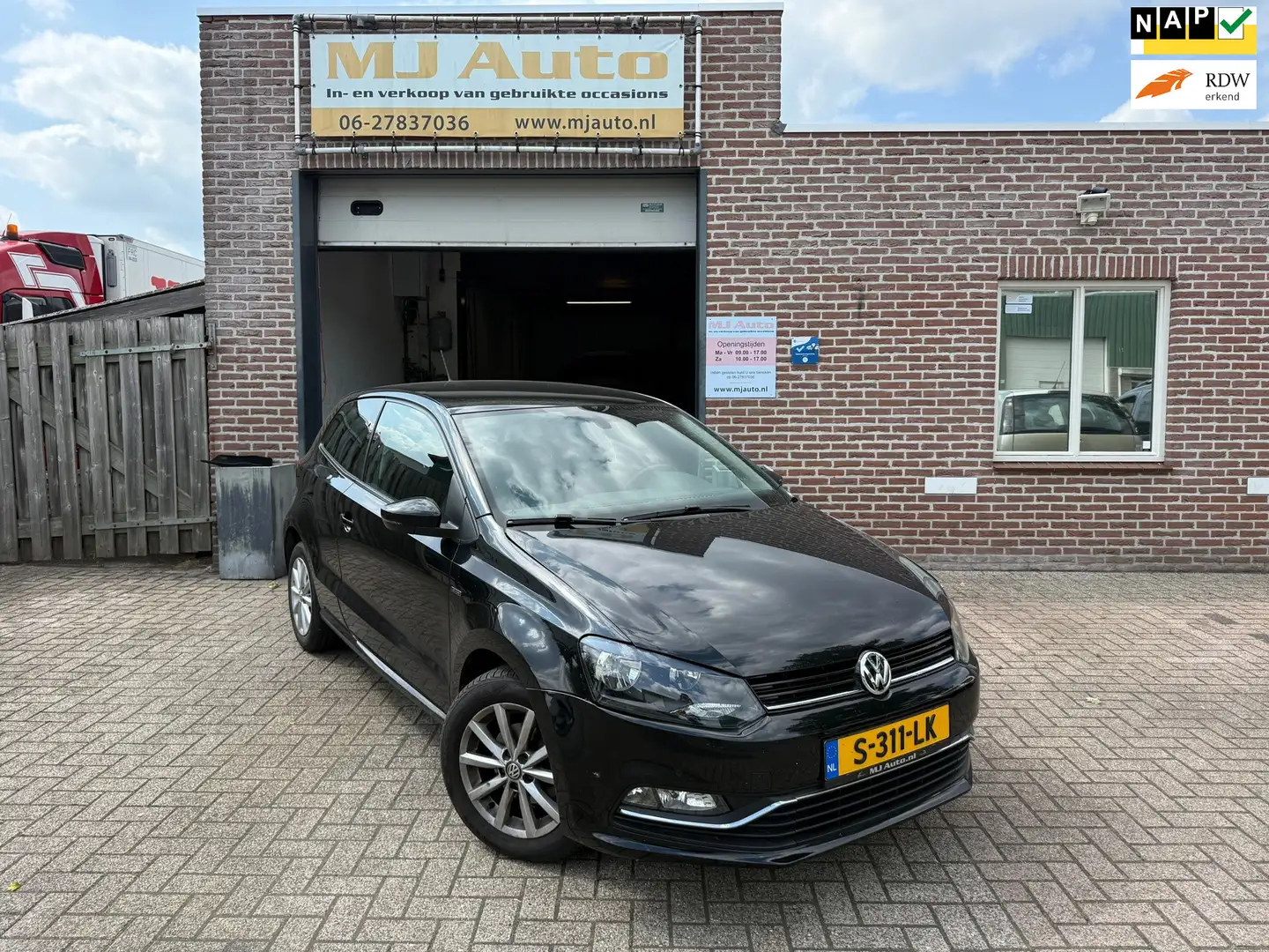 Volkswagen Polo 1.0 airco cruise control pdc Zwart - 1