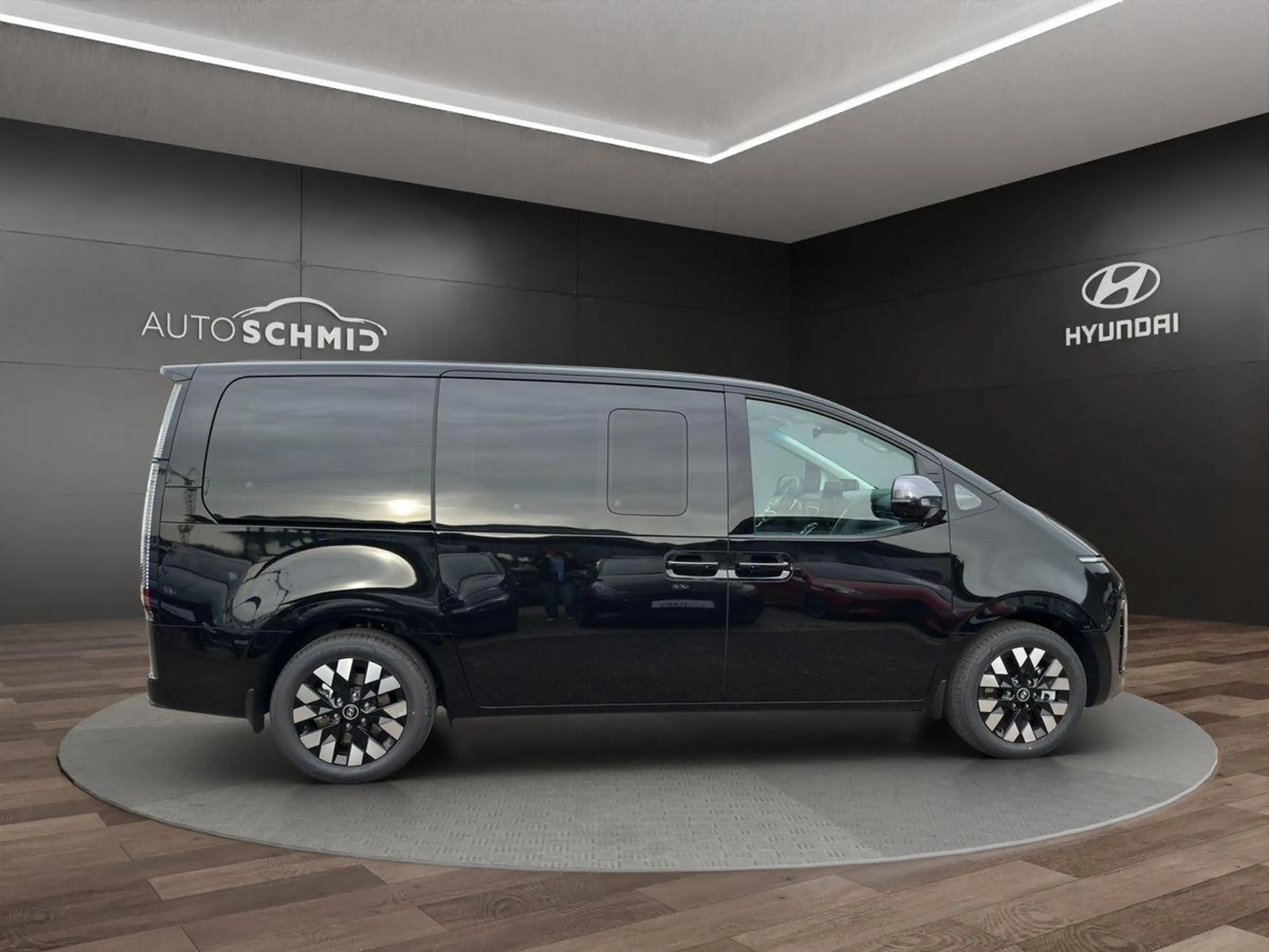 Hyundai STARIA Signature Hybrid 7-Sitzer PANO ACC NAVI LED — photo 6