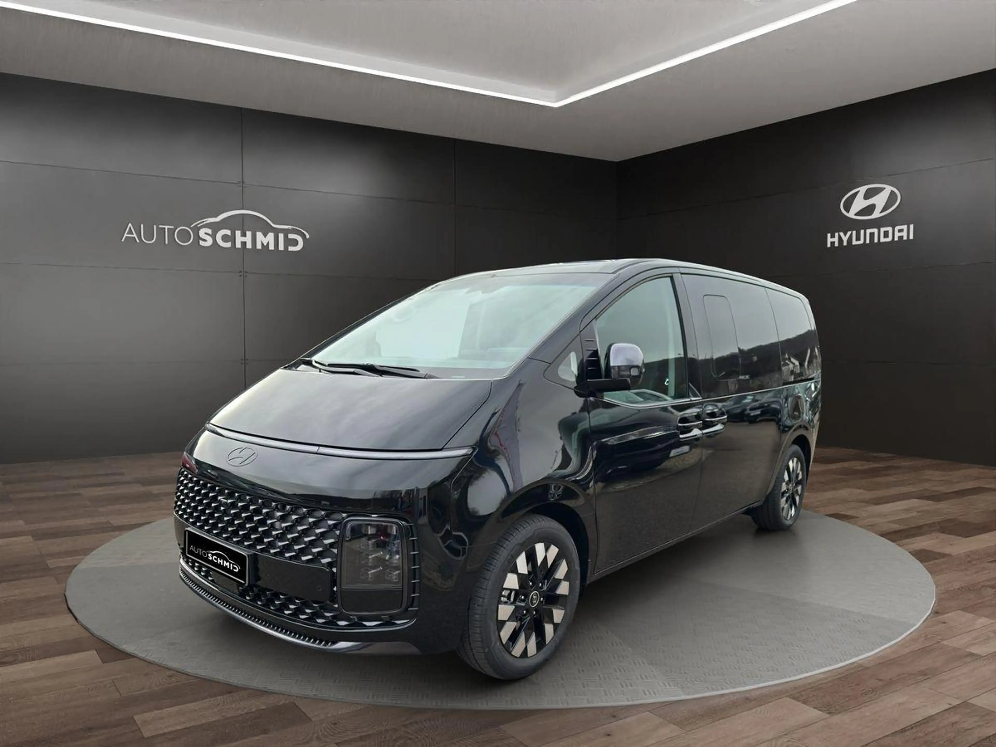 Hyundai STARIA Signature Hybrid 7-Sitzer PANO ACC NAVI LED
