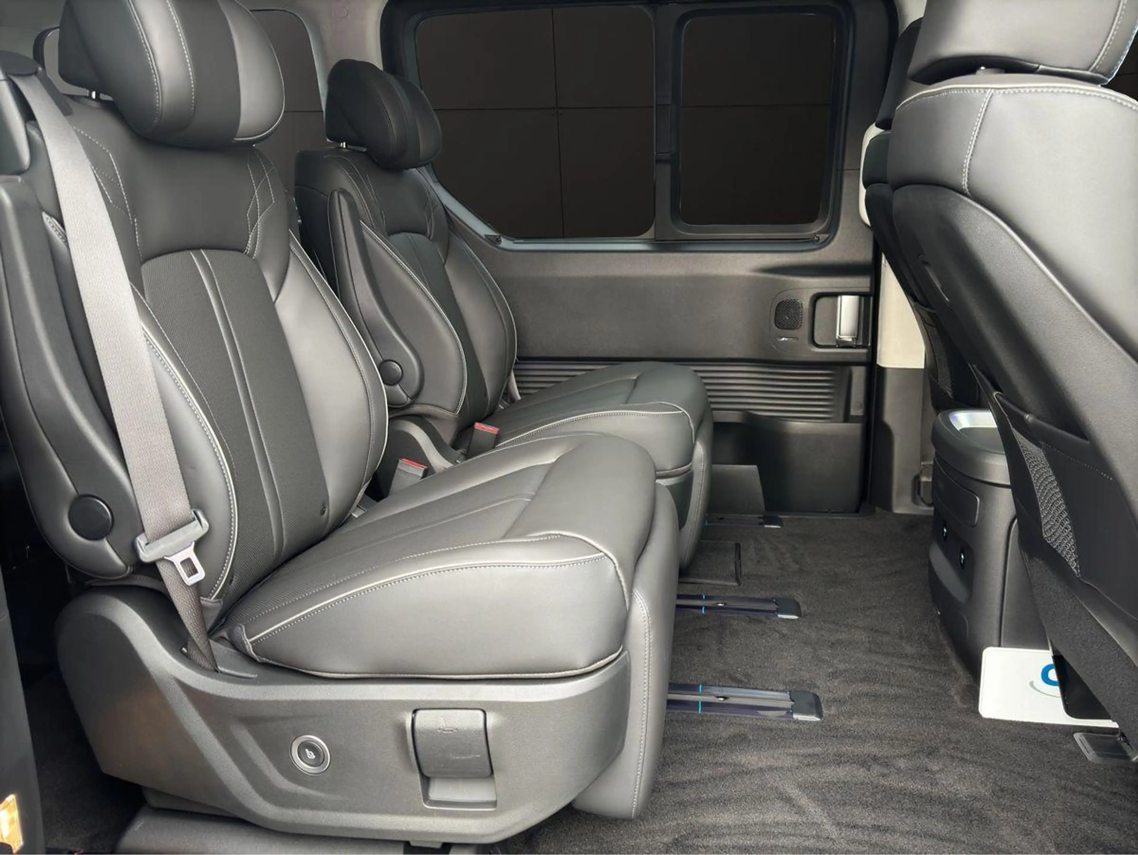 Hyundai STARIA Signature Hybrid 7-Sitzer PANO ACC NAVI LED — photo 13