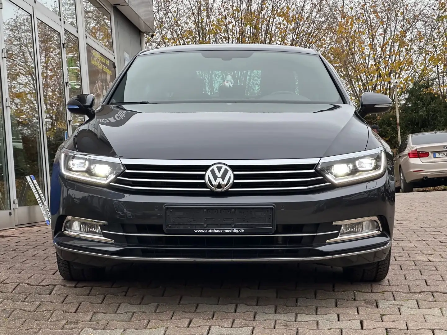 Volkswagen Passat Lim. Highline Gris - 2
