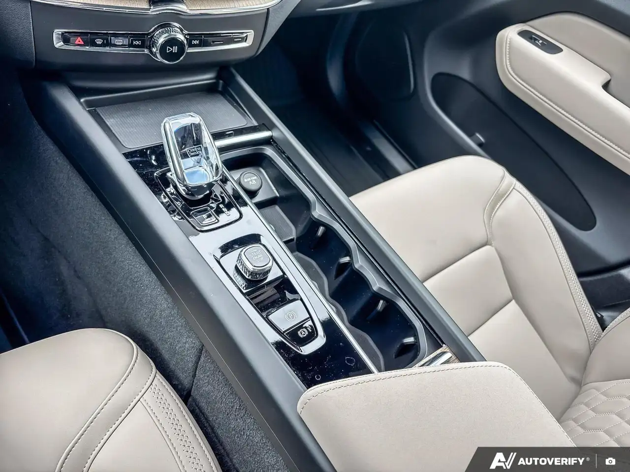 Volvo XC60 снимка Volvo XC60