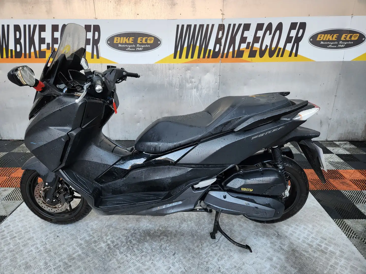Honda Forza 125 Black - 1