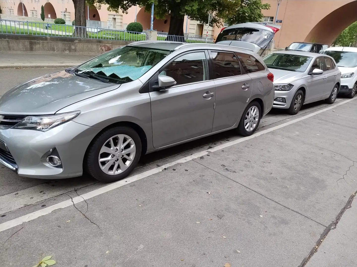 Toyota Auris 1.4 D-4D Touring Sports Comfort - 2