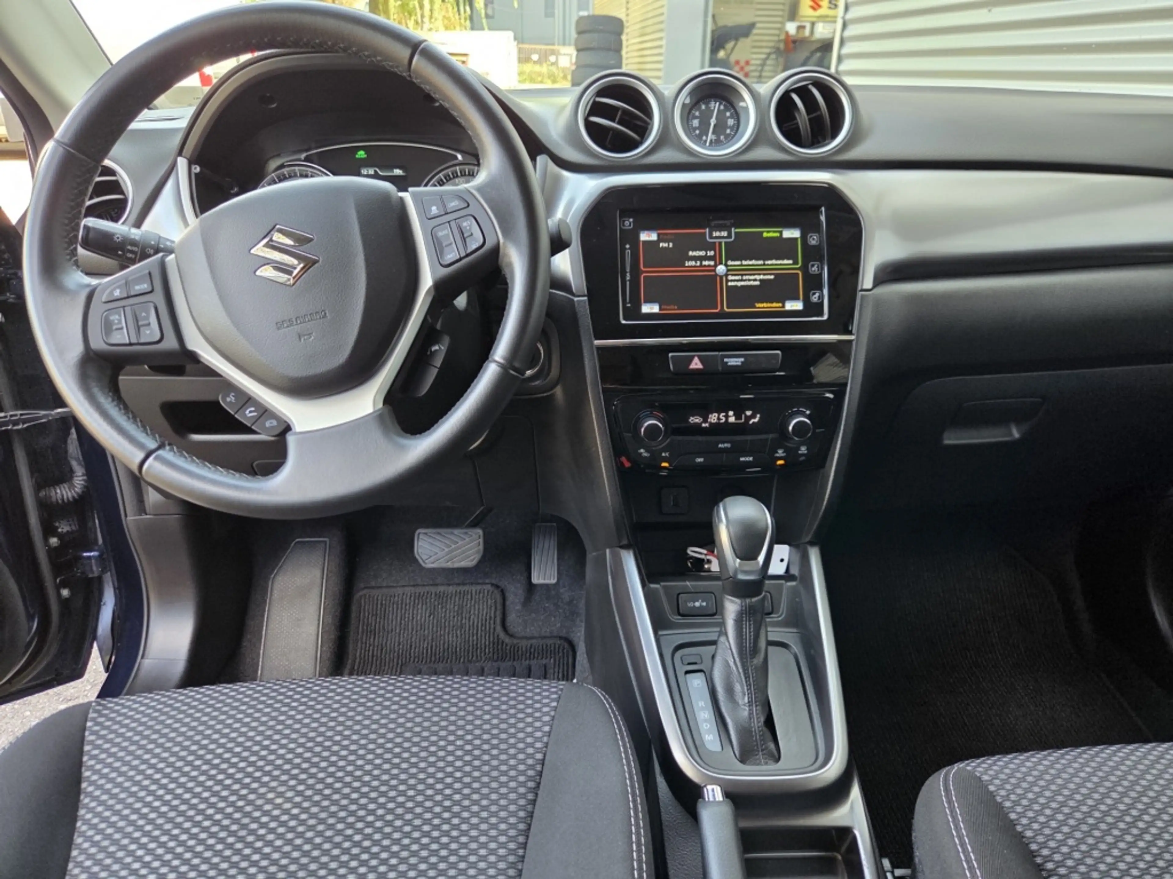 Suzuki Vitara 1.5 Hybrid Style Automaat — photo 8
