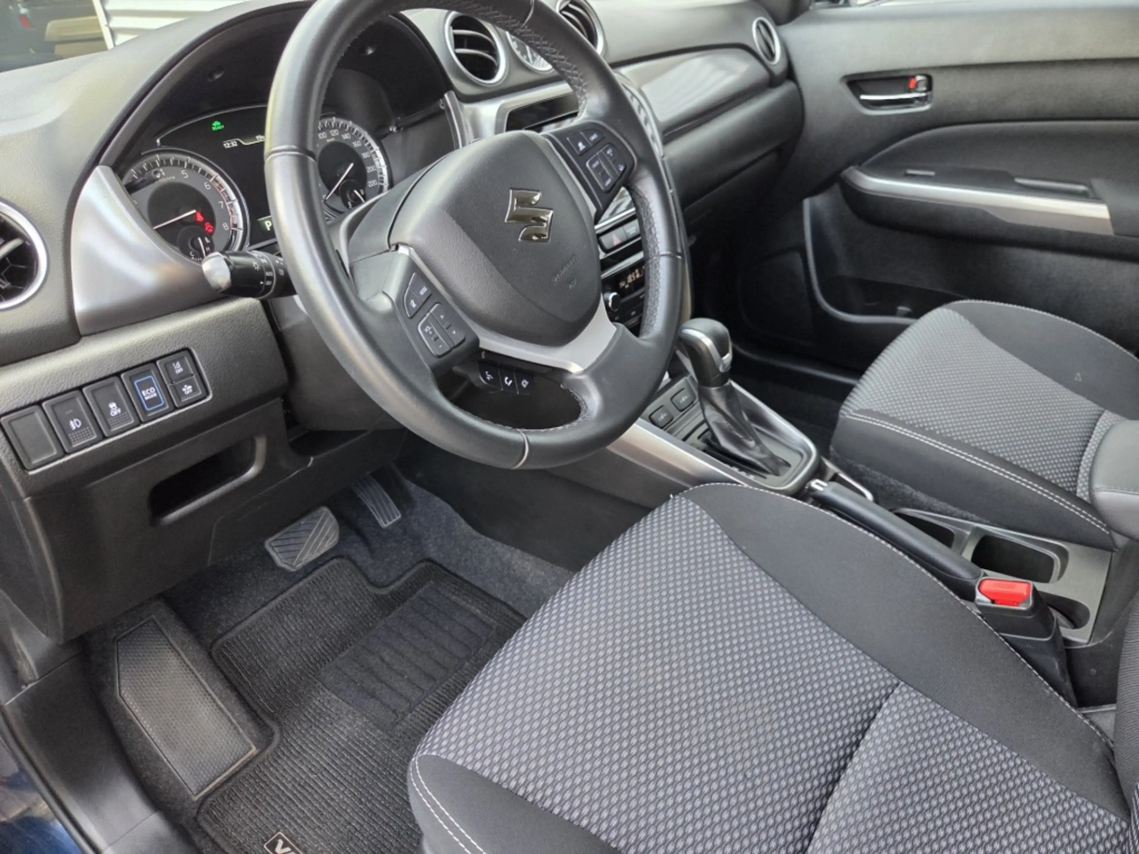 Suzuki Vitara 1.5 Hybrid Style Automaat — photo 2