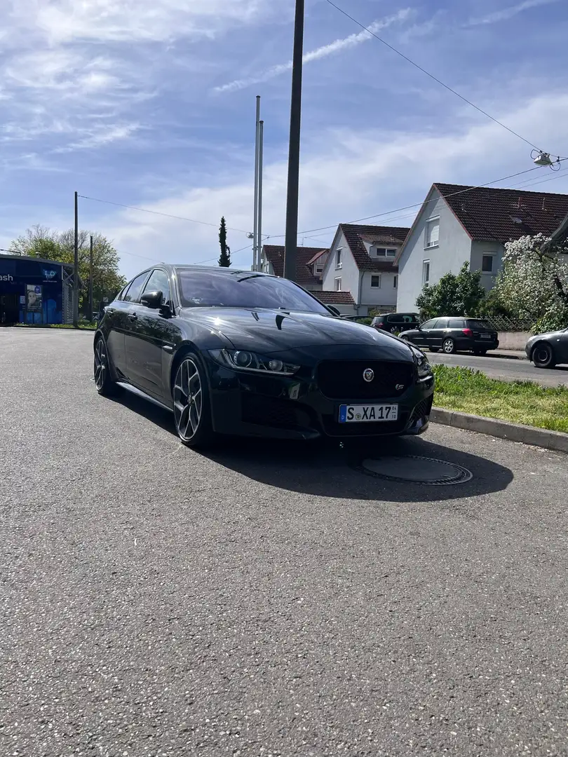 Jaguar XE S  BLACKPAKETS Scheckheftgepflegt STANDHEIZUNG Schwarz - 1