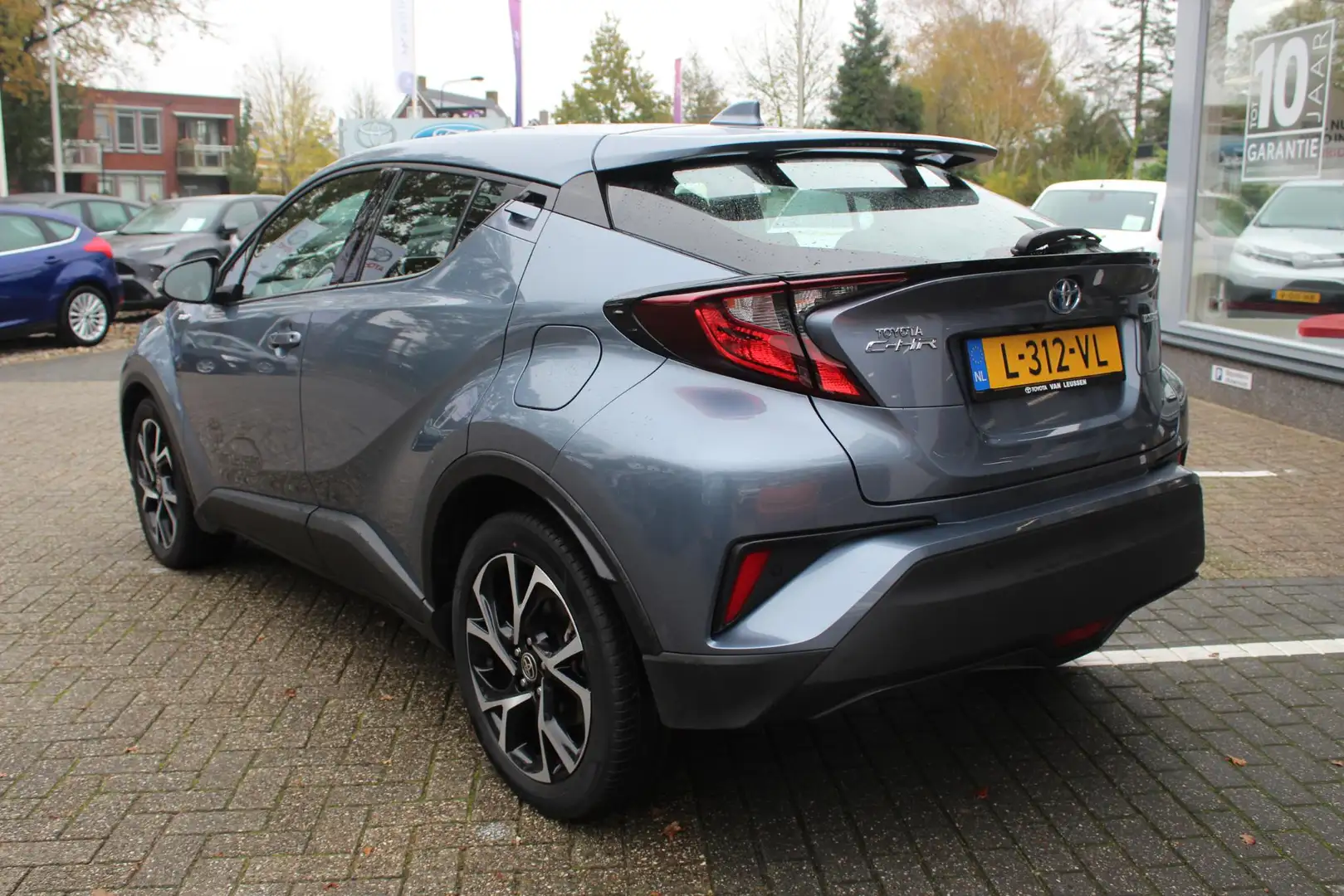 Toyota C-HR 1.8 HYBRID DYNAMIC LED PARK.SENSOREN V+A KEYLESS N Grijs - 2