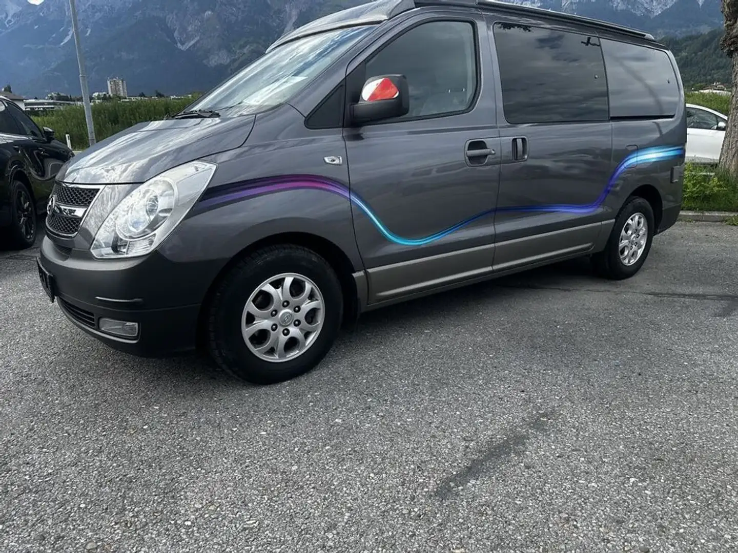 Hyundai Starex 2,5 CRDi Comfort Camper Gris - 1