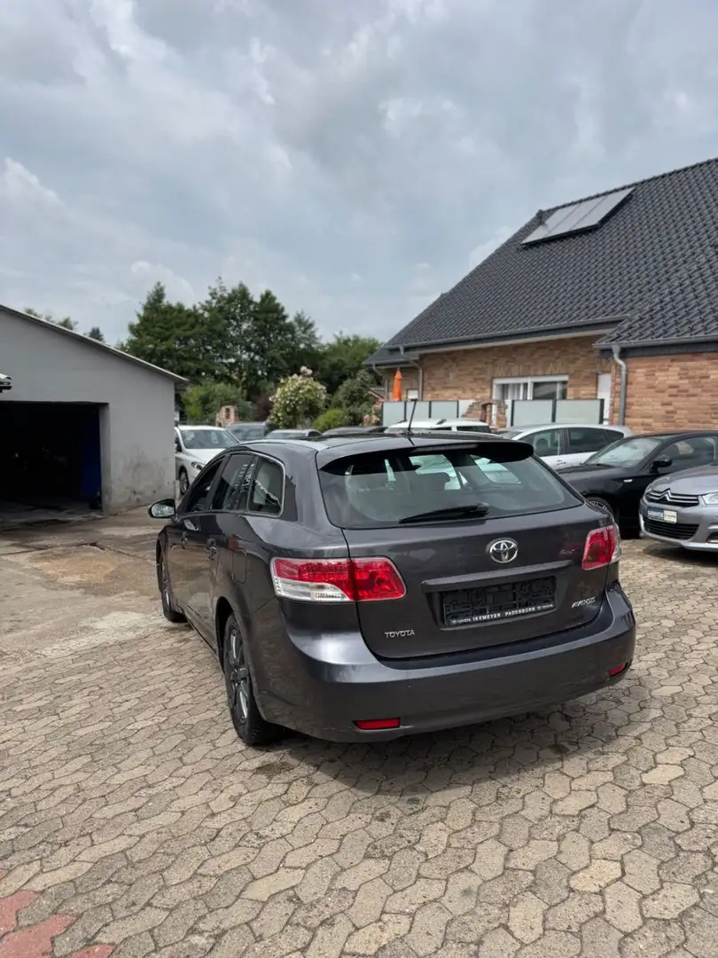 Toyota Avensis Kombi Sol Klima Navi TÜV 2.2027 Grau - 2