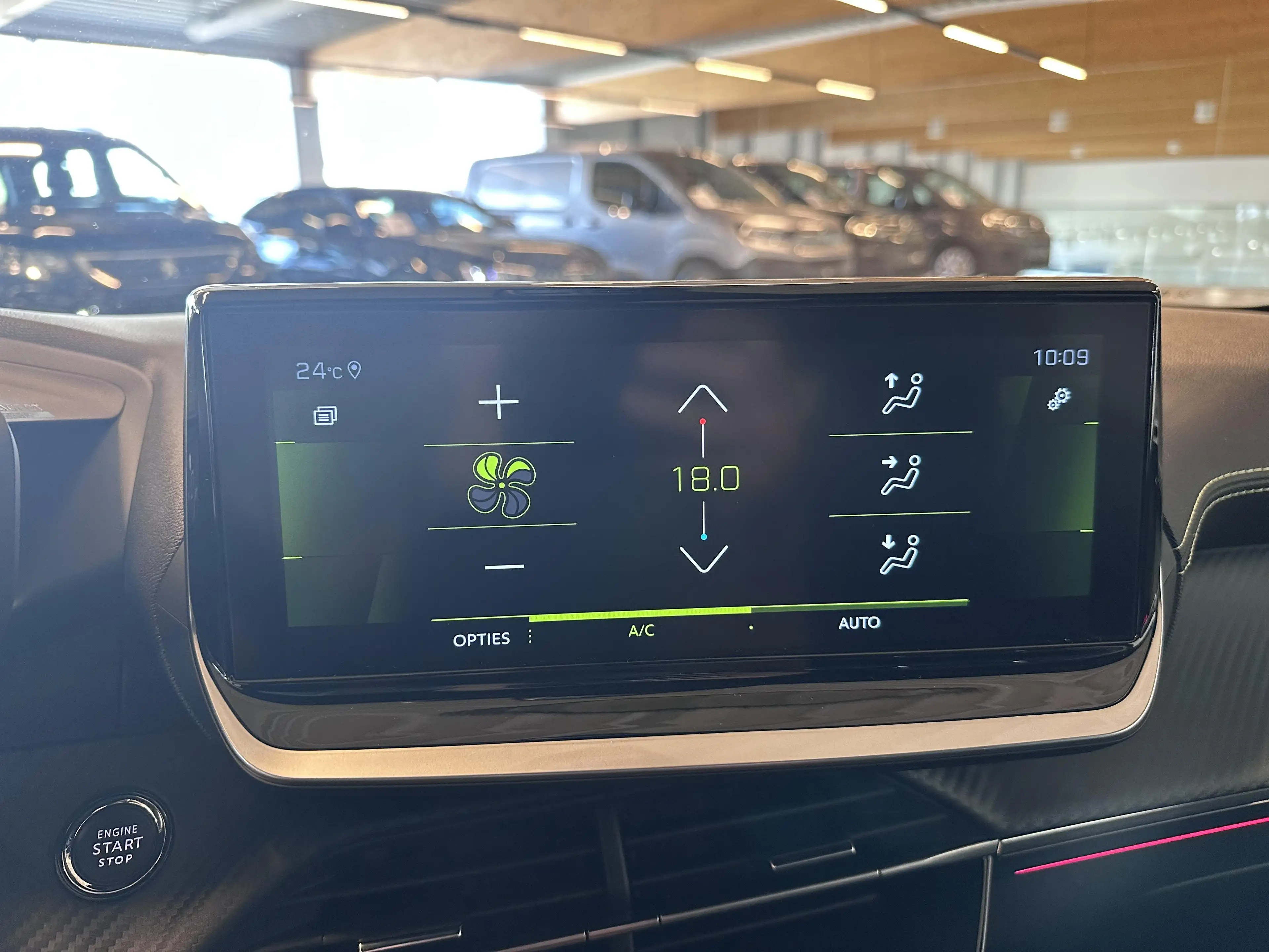 Peugeot 208 GT 1.2 BENZINE 100 PK MAN 6 — photo 9