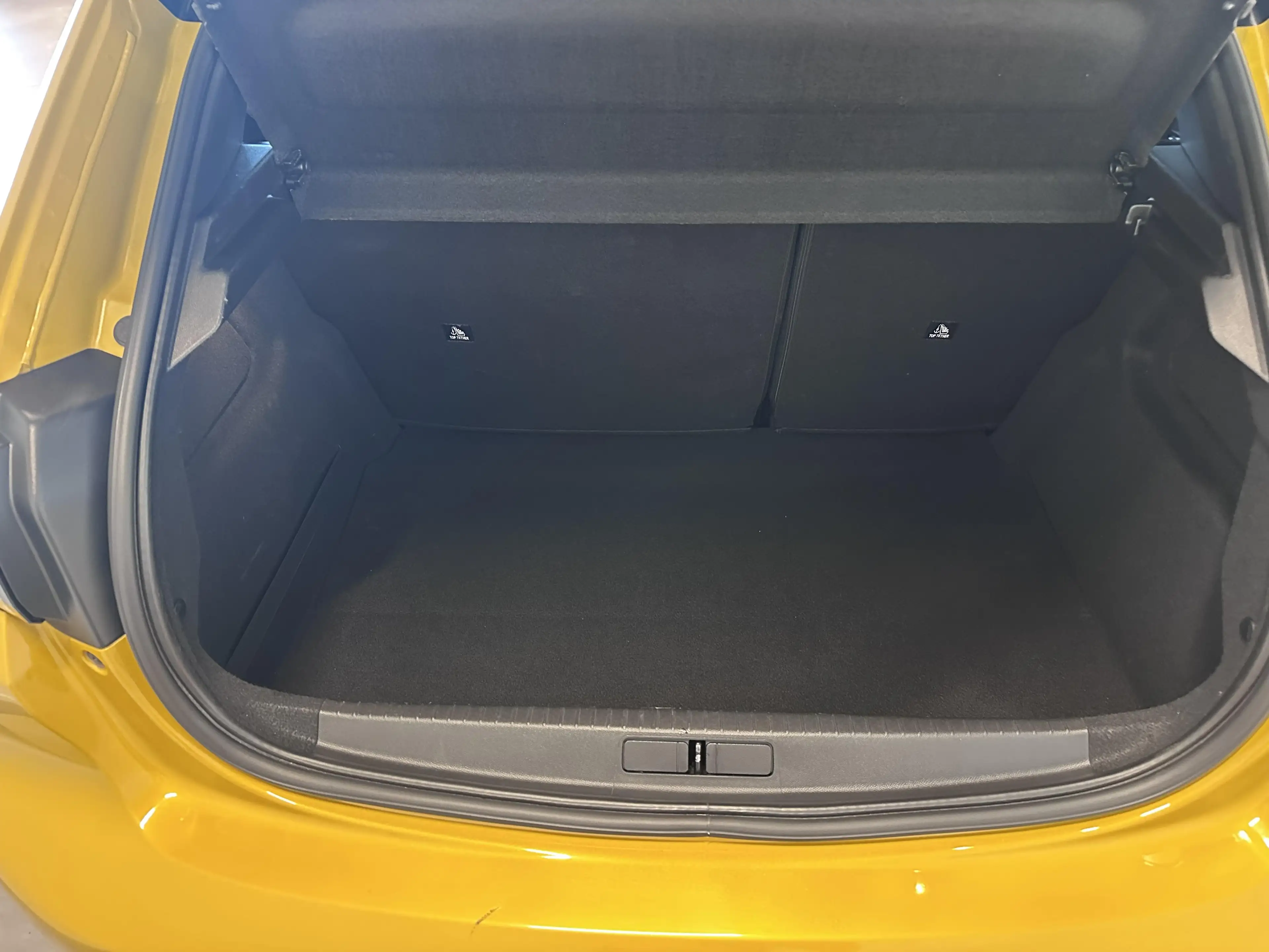 Peugeot 208 GT 1.2 BENZINE 100 PK MAN 6 — photo 20