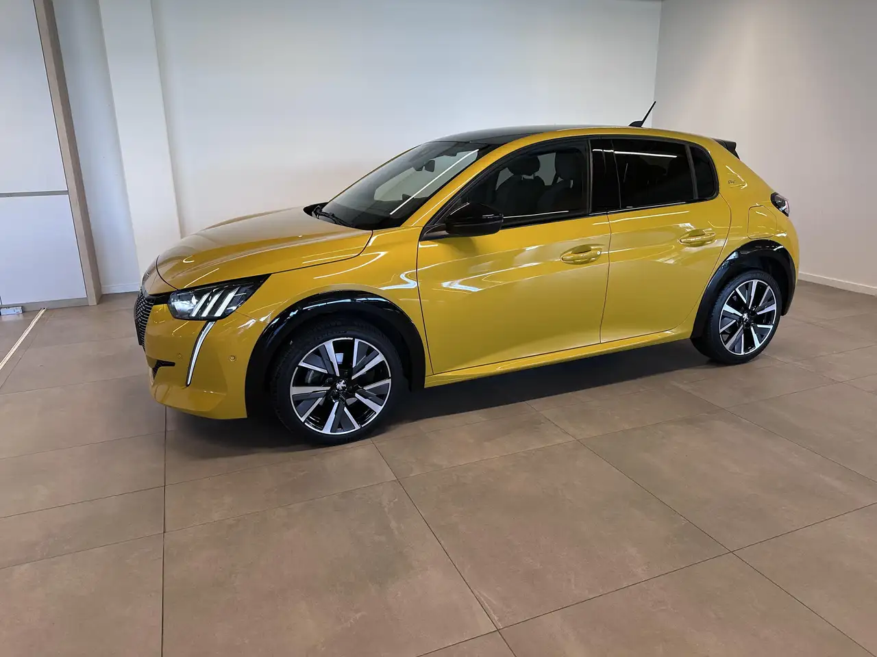 Peugeot 208 GT 1.2 BENZINE 100 PK MAN 6, миниатюра 4