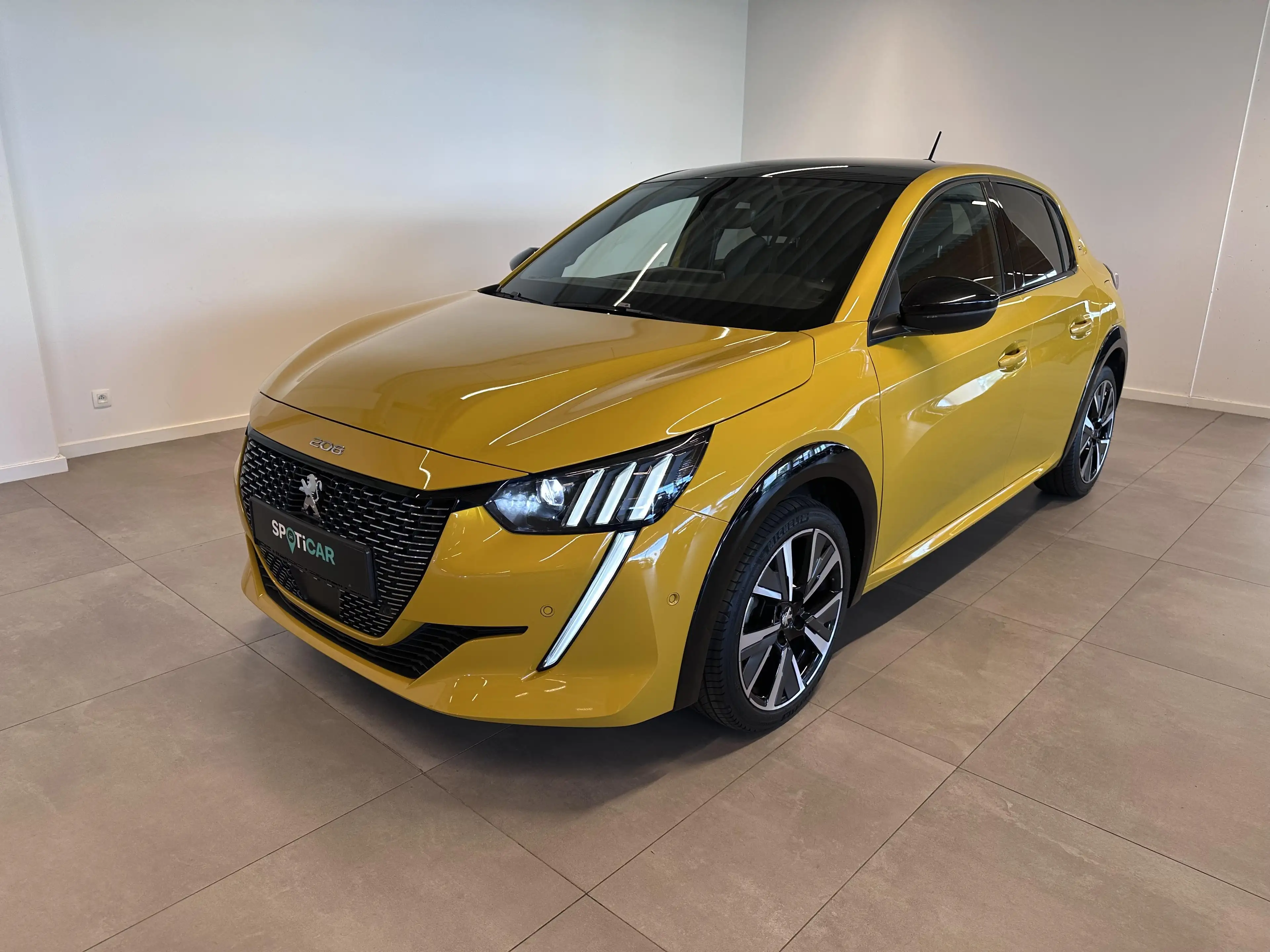 Peugeot 208 GT 1.2 BENZINE 100 PK MAN 6 — photo 5
