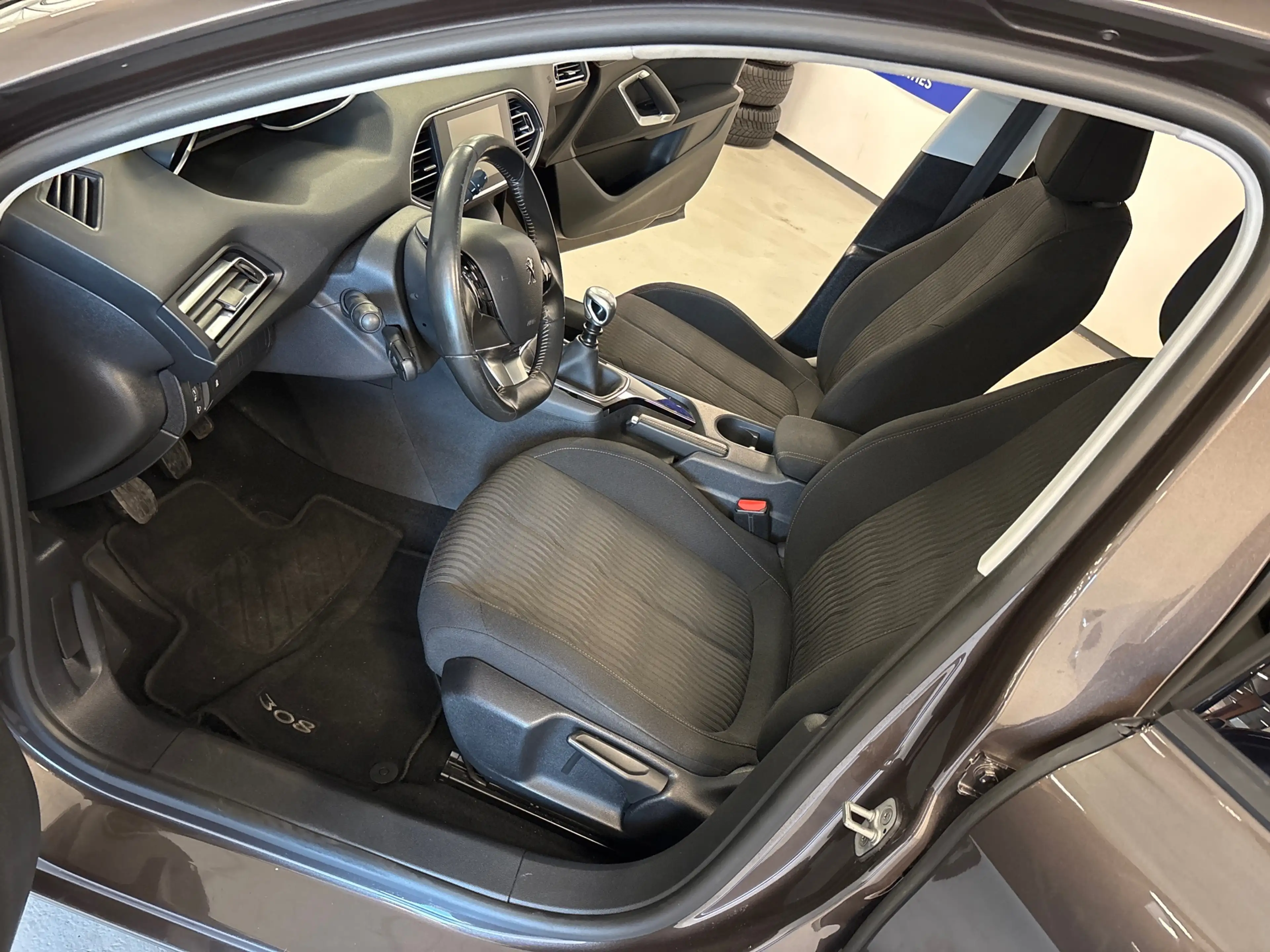 Peugeot 308 1.6 THP Active — photo 10
