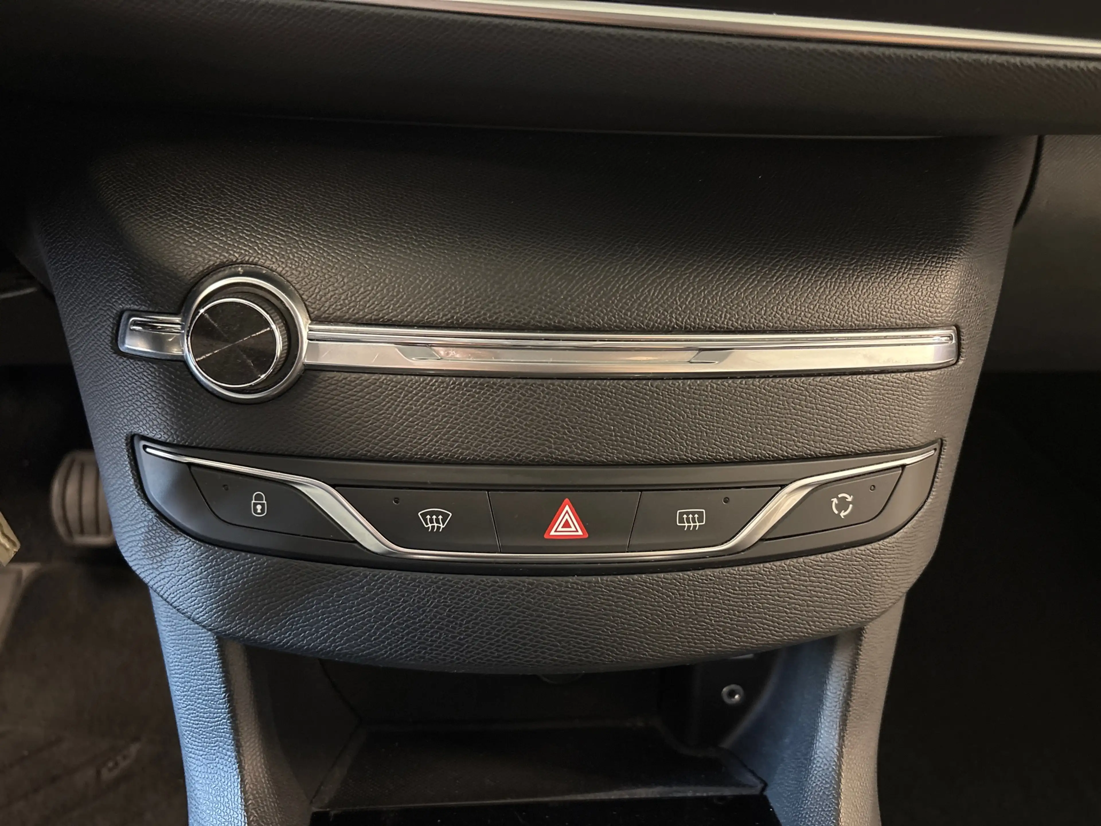 Peugeot 308 1.6 THP Active — photo 14