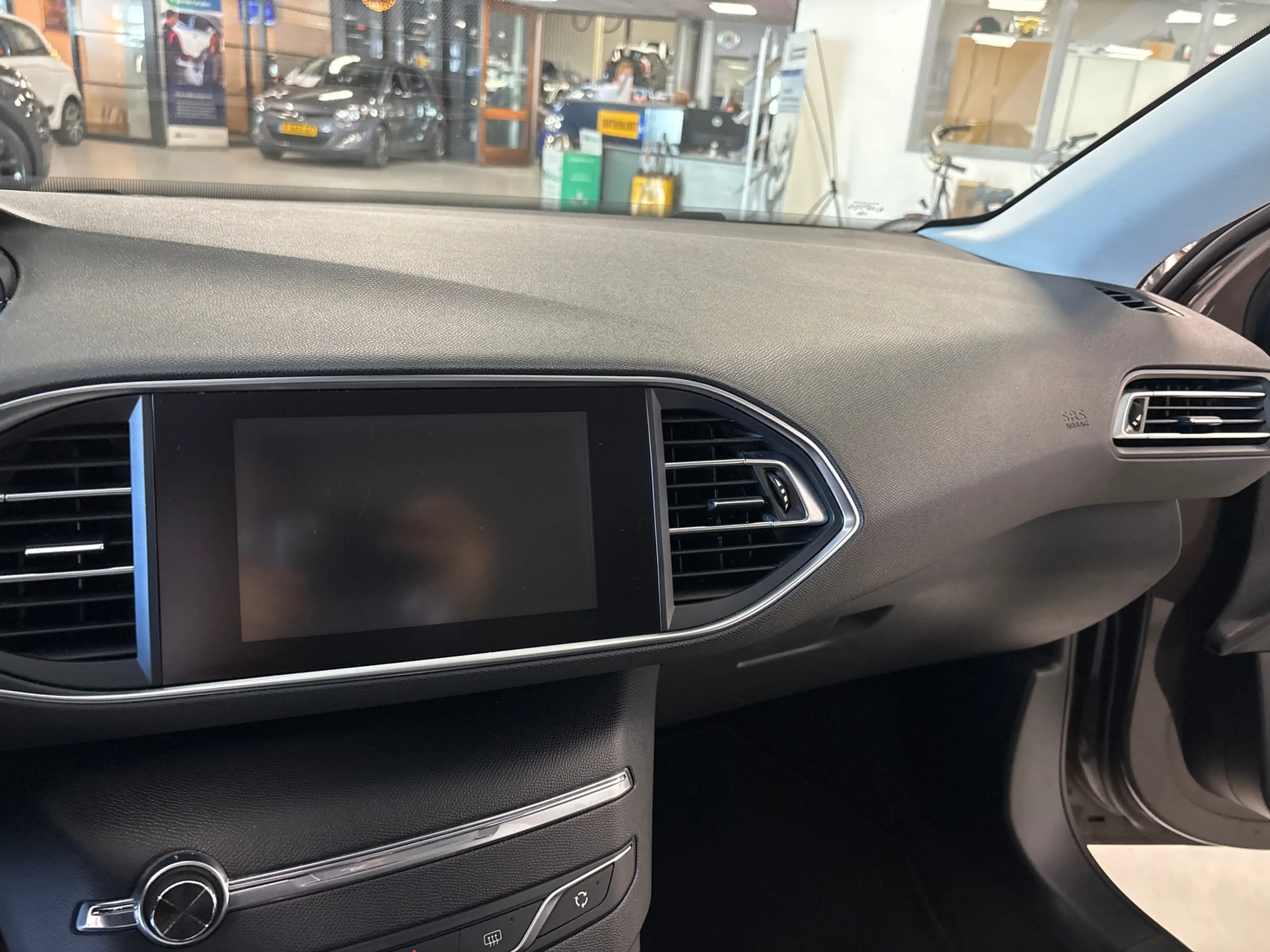 Peugeot 308 1.6 THP Active — photo 12