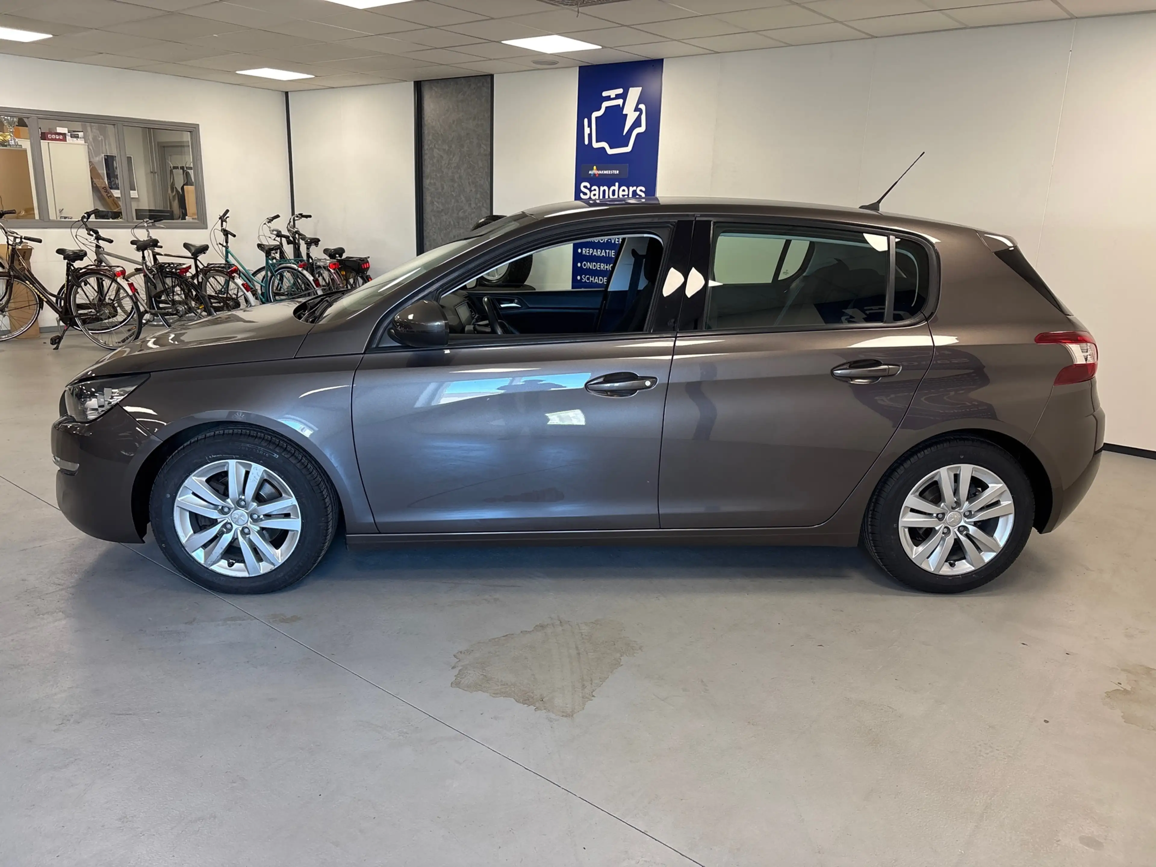 Peugeot 308 1.6 THP Active — photo 4