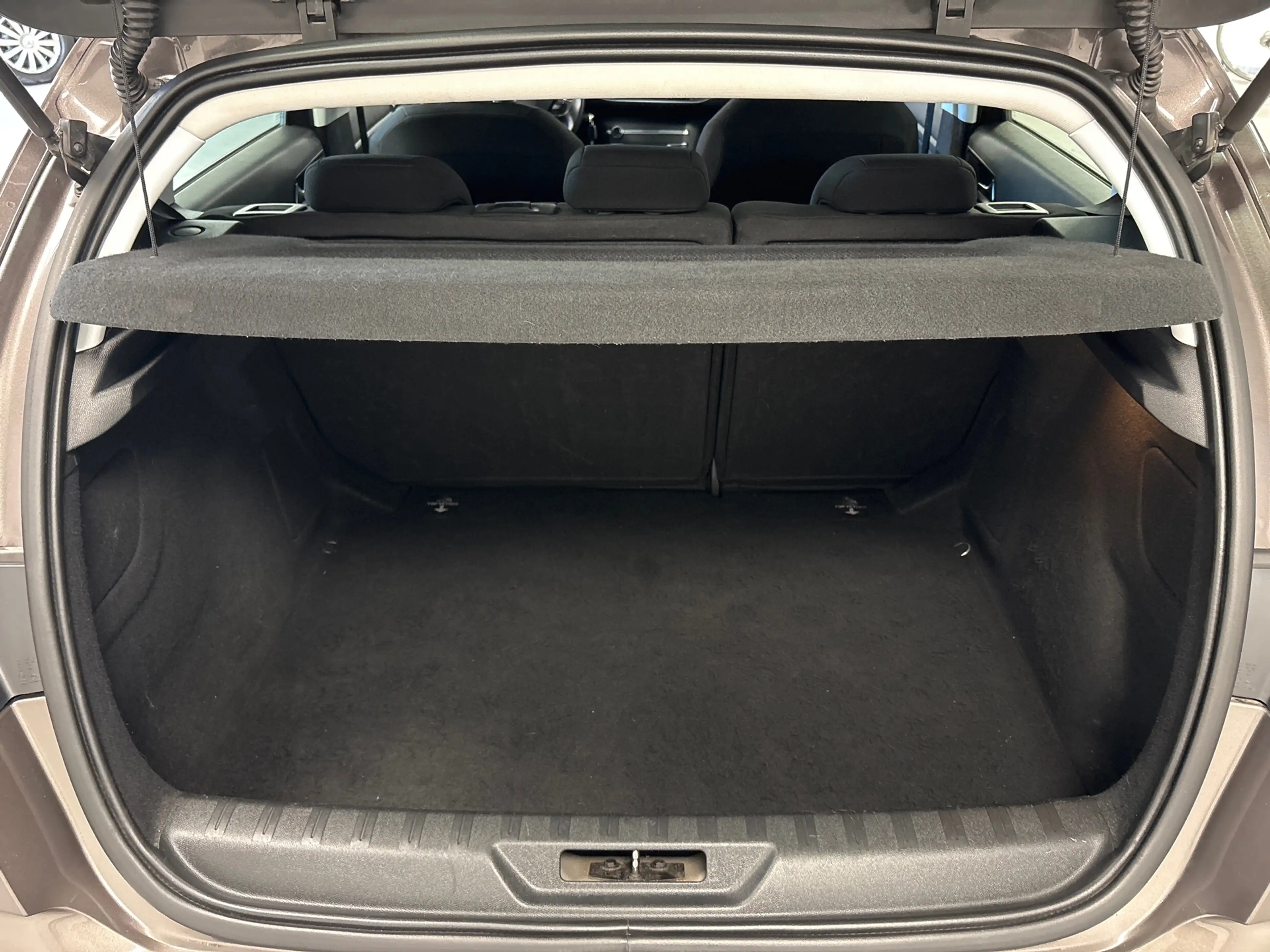 Peugeot 308 1.6 THP Active — photo 7