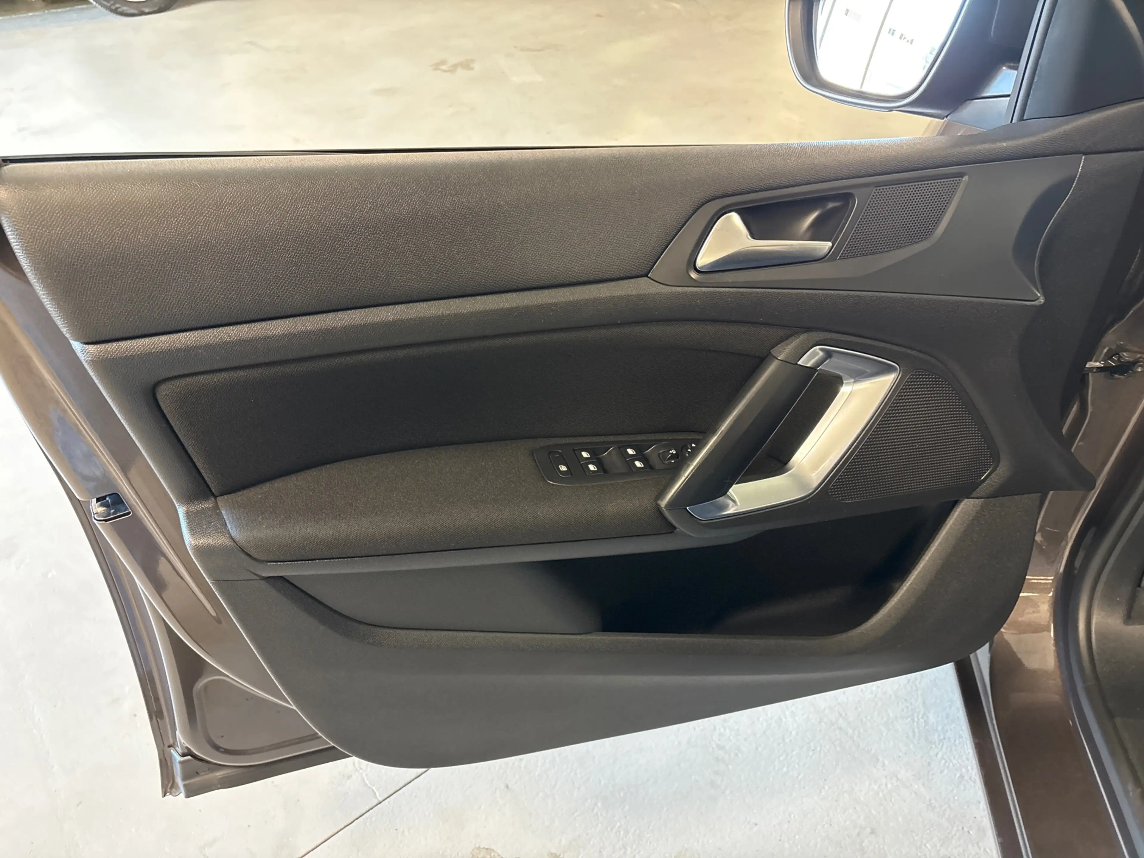 Peugeot 308 1.6 THP Active — photo 9