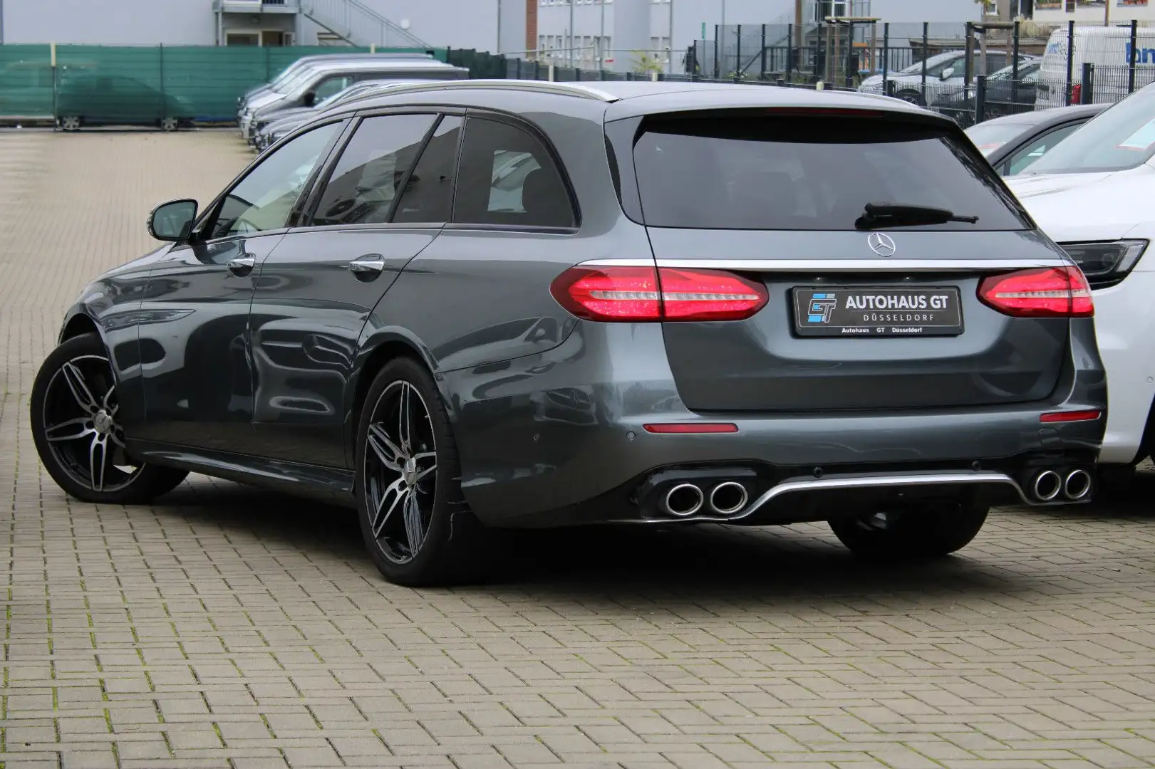 Mercedes-Benz E 53 AMG T 4Matic+/Night/Pano/Airmat/HuD/Kam/AHK Grau - 2