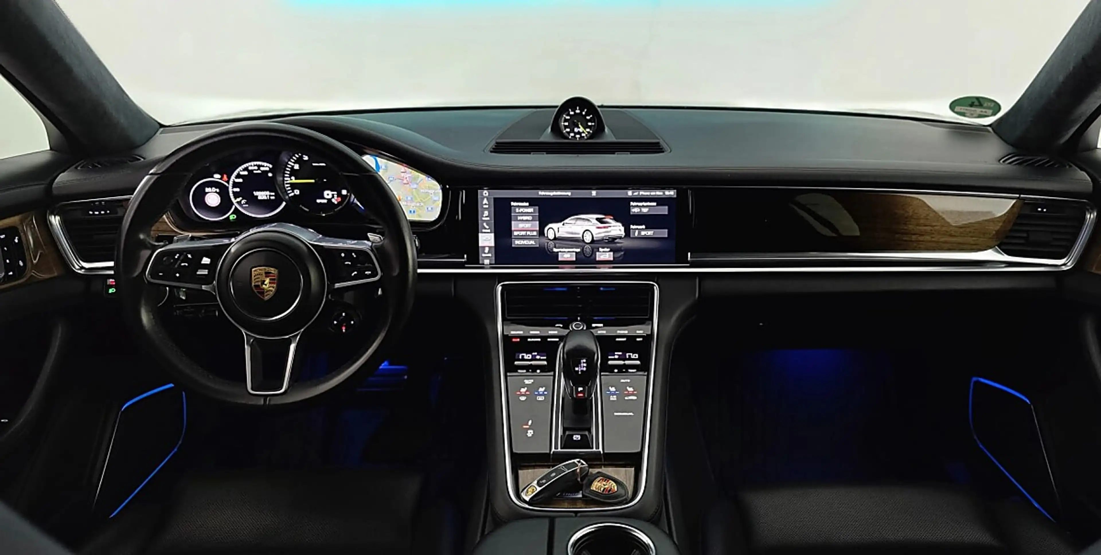 Porsche Panamera 4 E-Hybrid PHEV Sport Turismo Aut. — photo 14