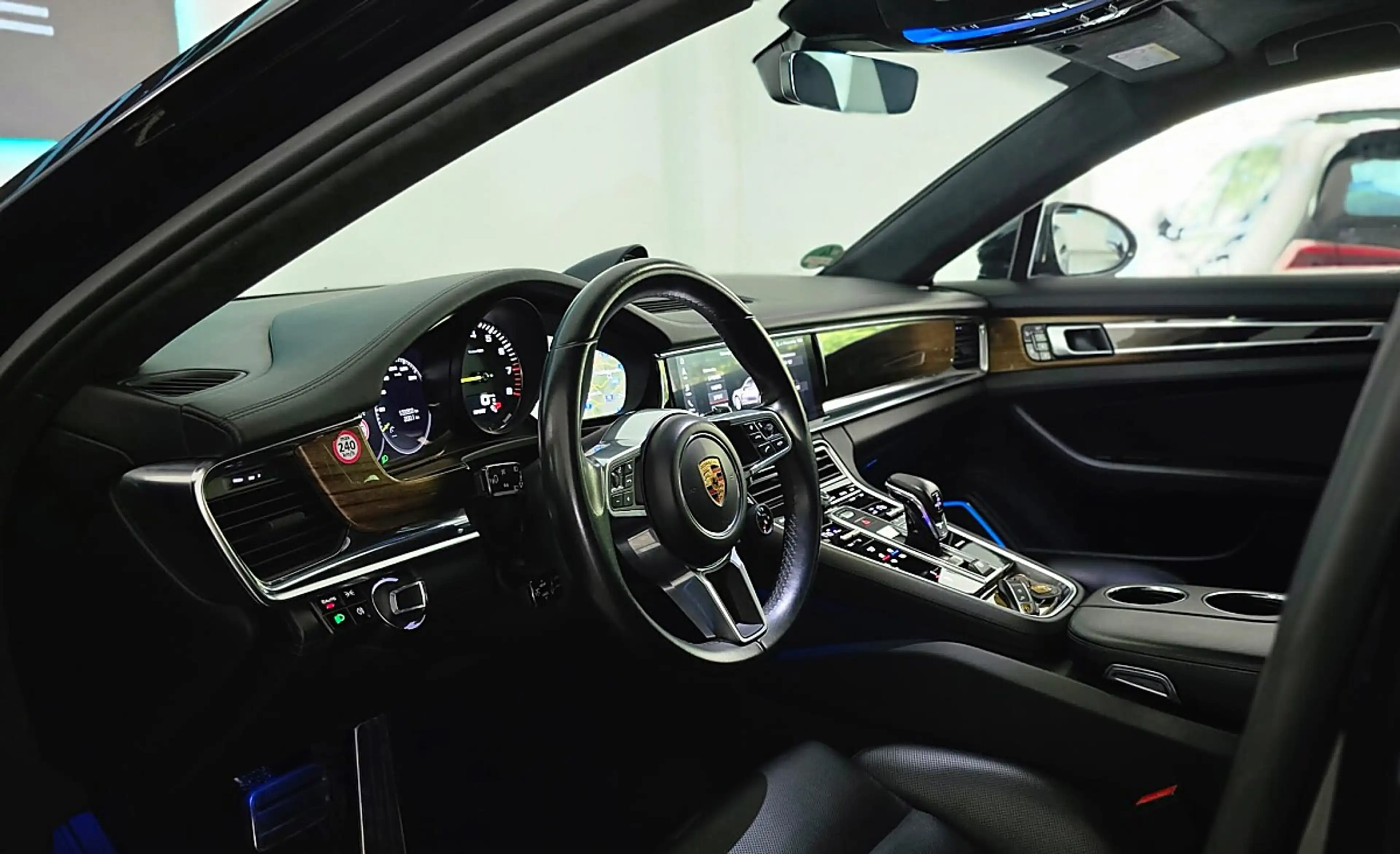 Porsche Panamera 4 E-Hybrid PHEV Sport Turismo Aut. — photo 12