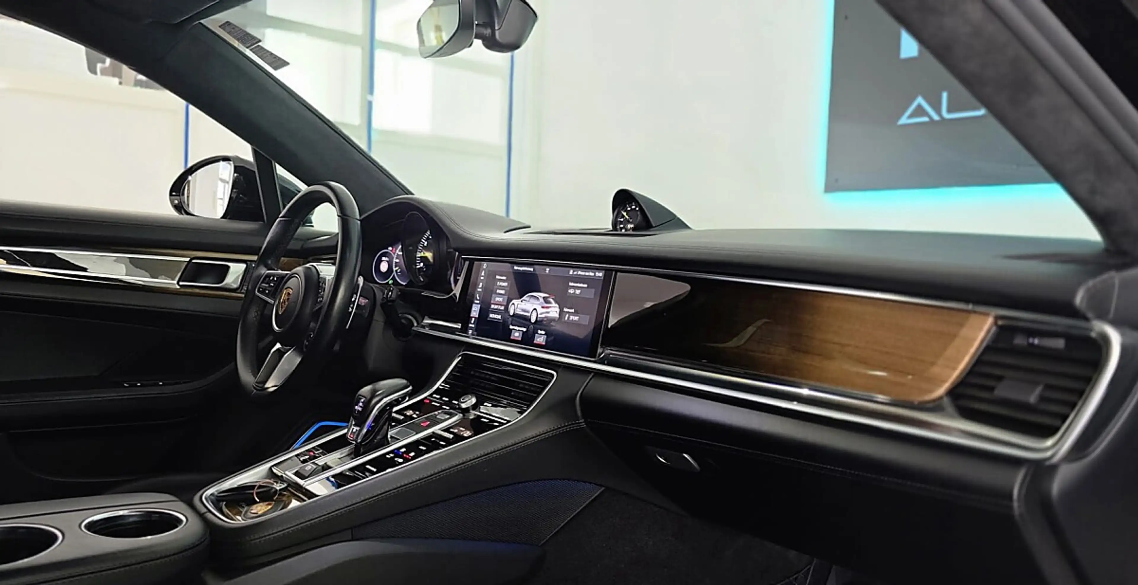 Porsche Panamera 4 E-Hybrid PHEV Sport Turismo Aut. — photo 13