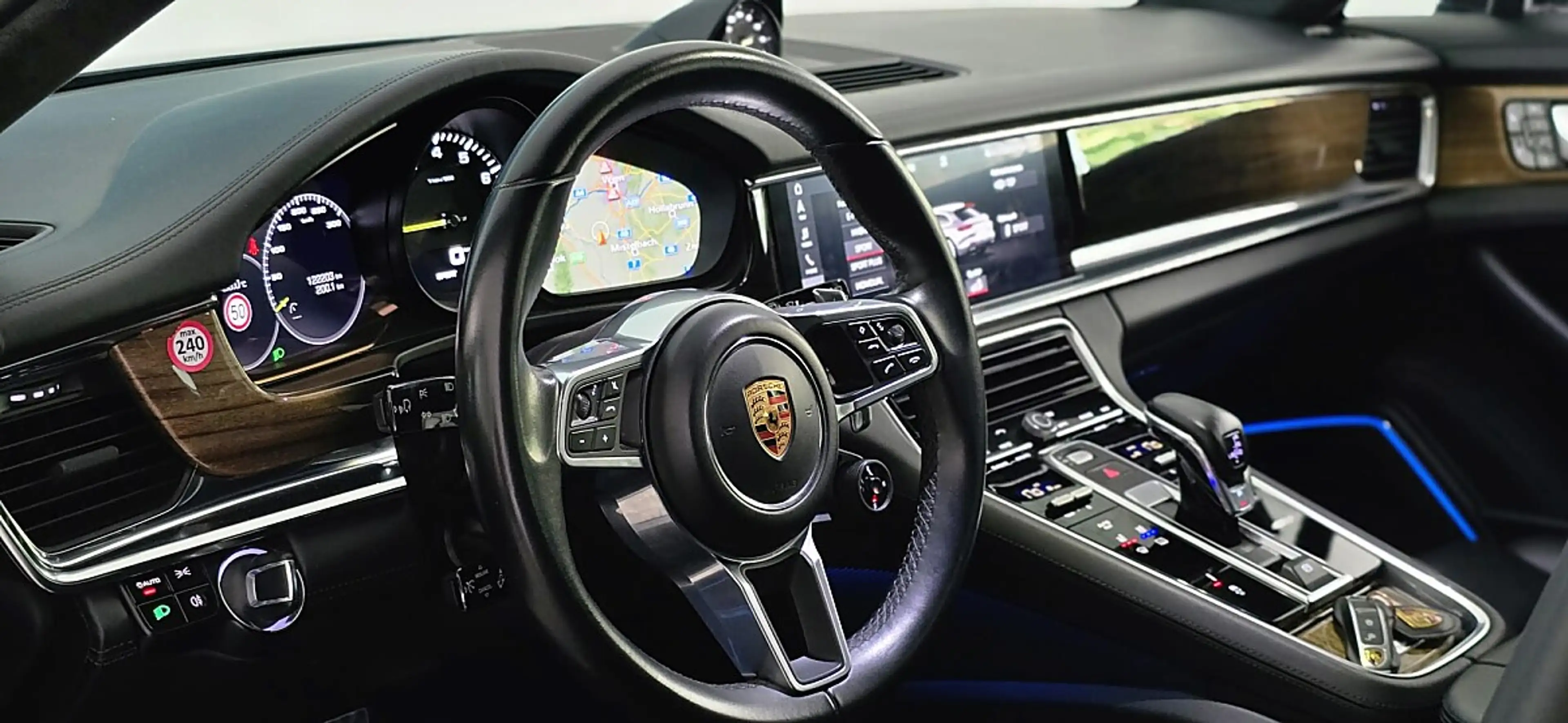 Porsche Panamera 4 E-Hybrid PHEV Sport Turismo Aut. — photo 11