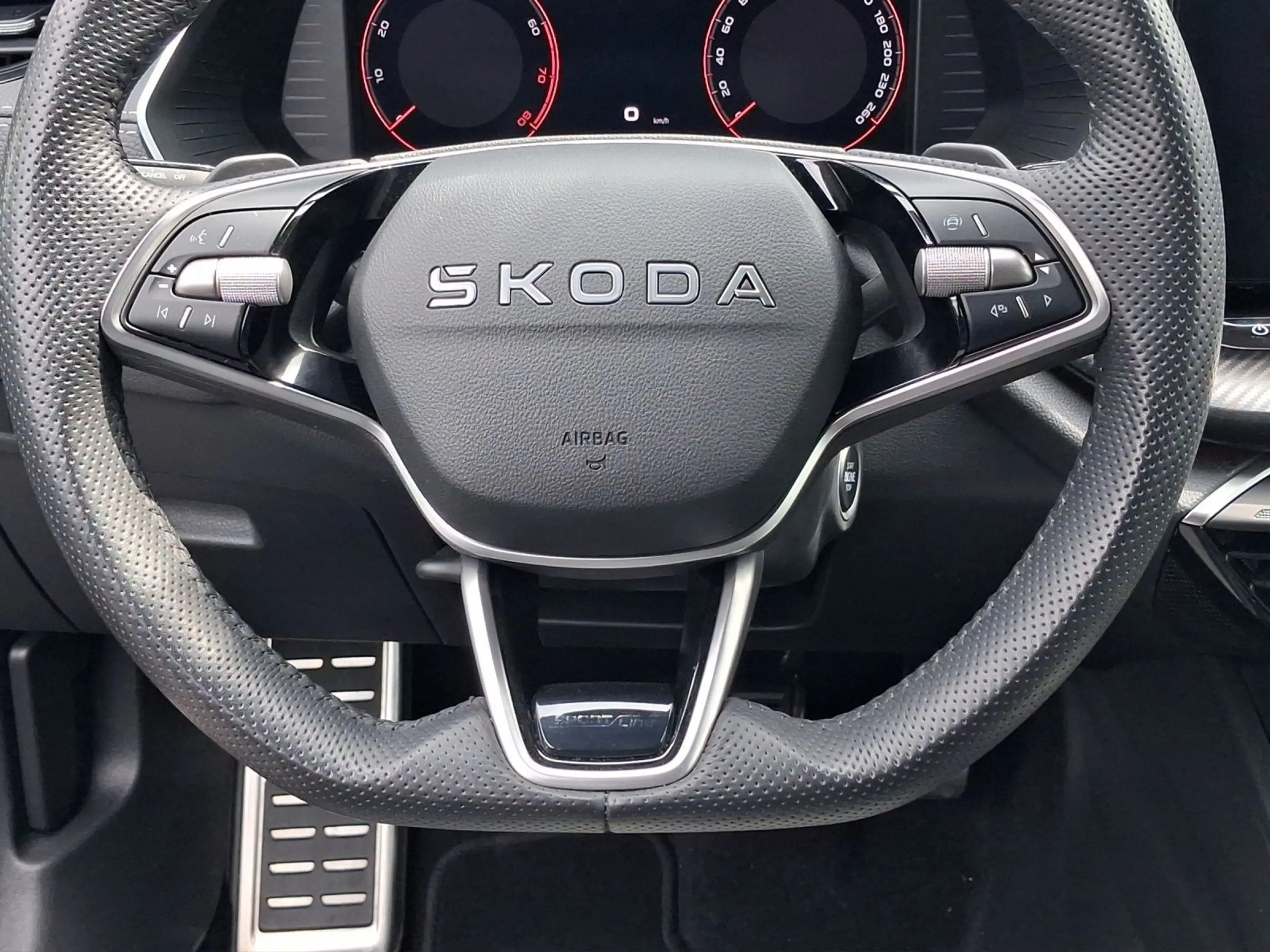 Skoda Octavia Combi 1.5 TSI mHEV Sportline LED LM18 — photo 9