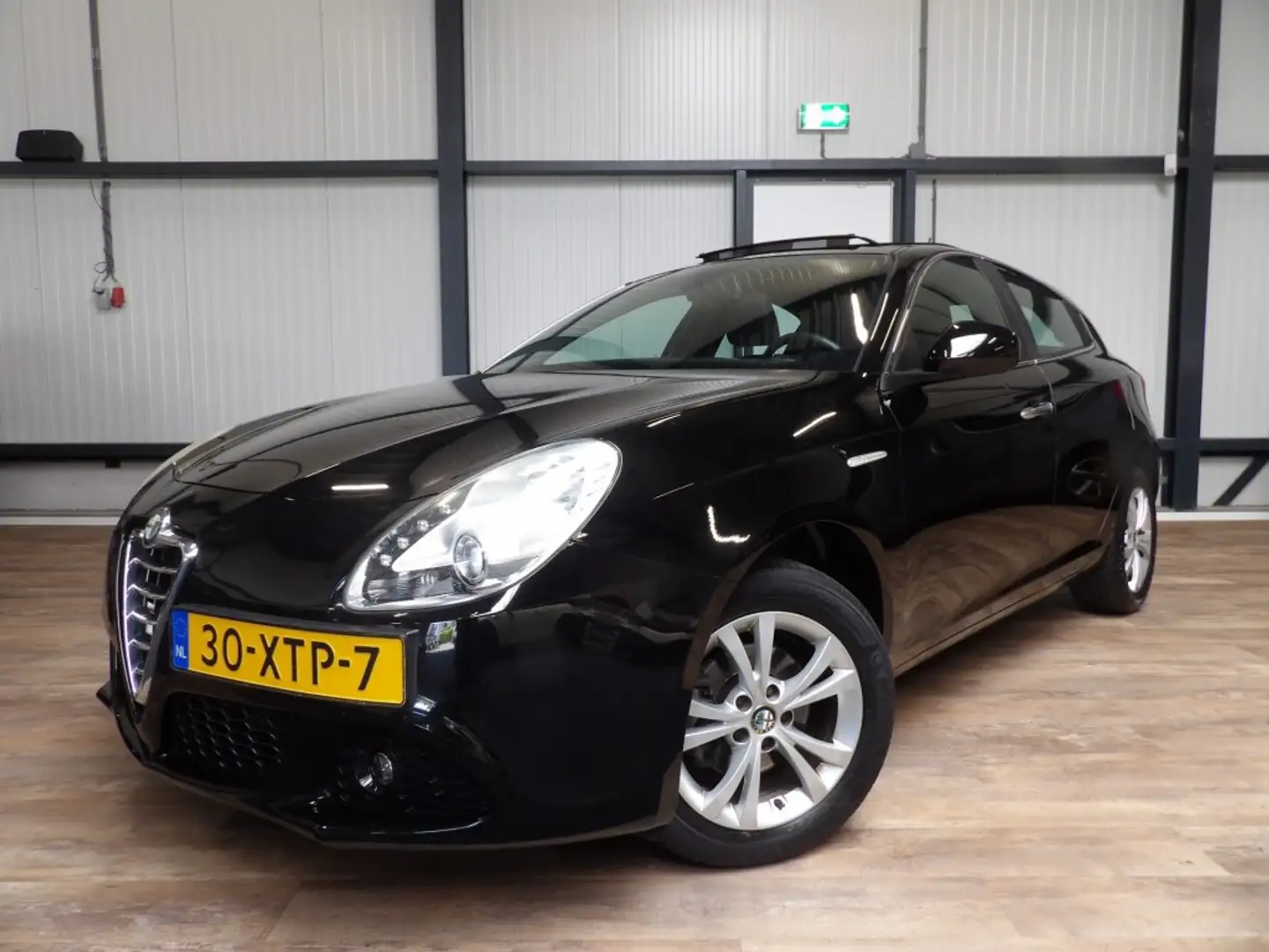 Alfa Romeo Giulietta 1.4 T - panoramadak - ecc - 6 bak - complete histo Zwart - 1