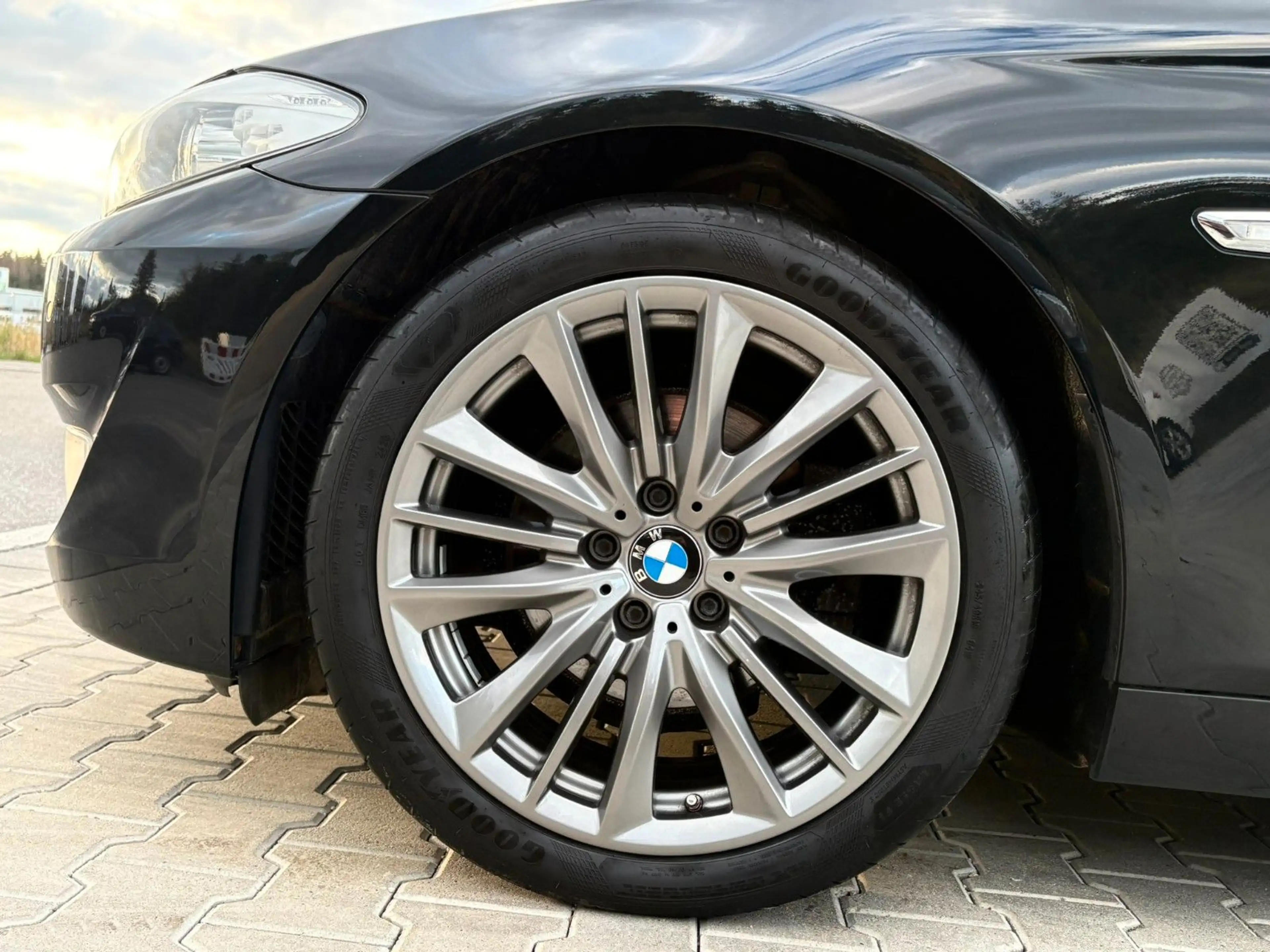 BMW 520 d Aut. Touring / Bi-Xenon / Leder / Pano / 19 — photo 10