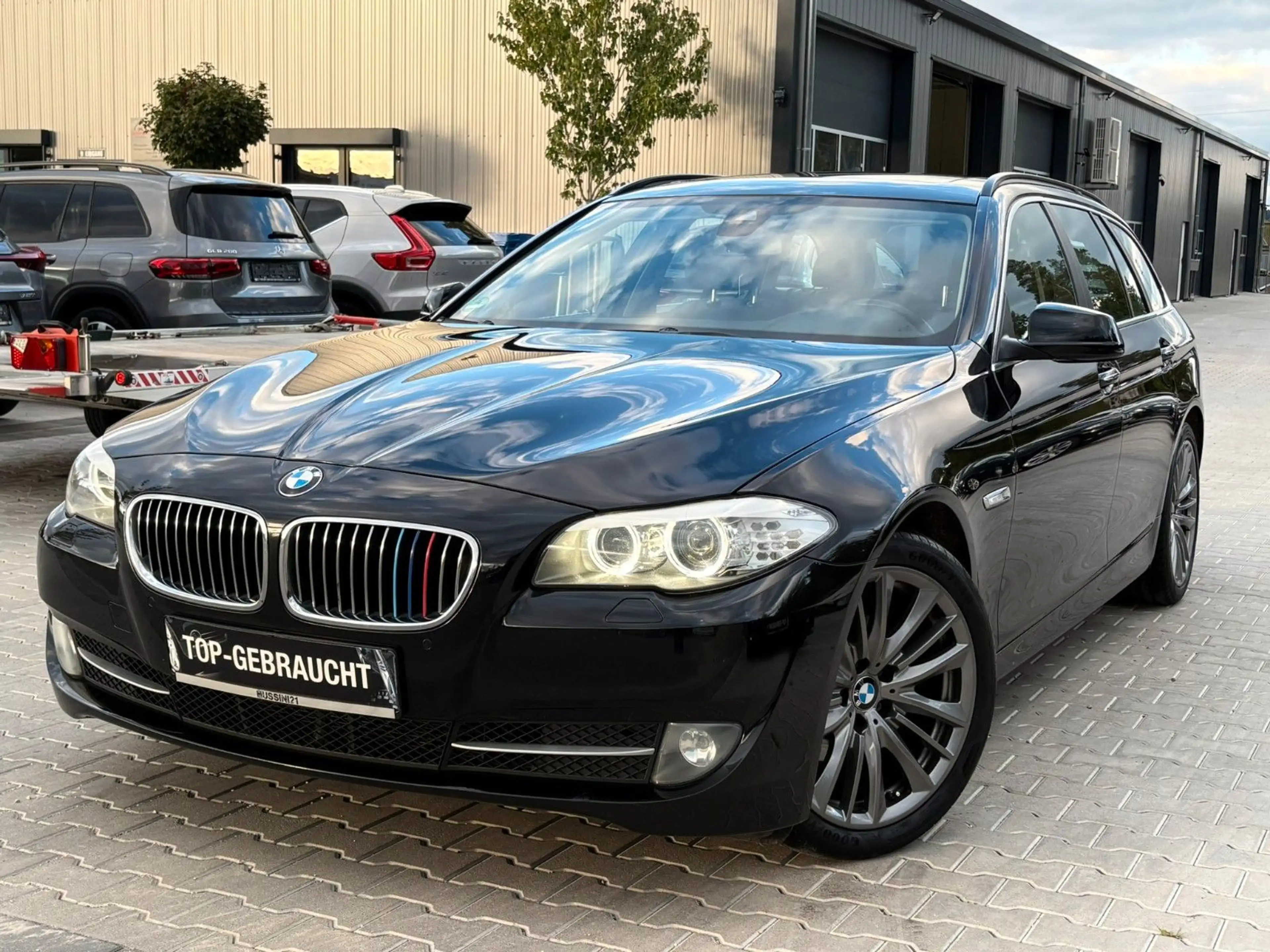 BMW 520 d Aut. Touring / Bi-Xenon / Leder / Pano / 19