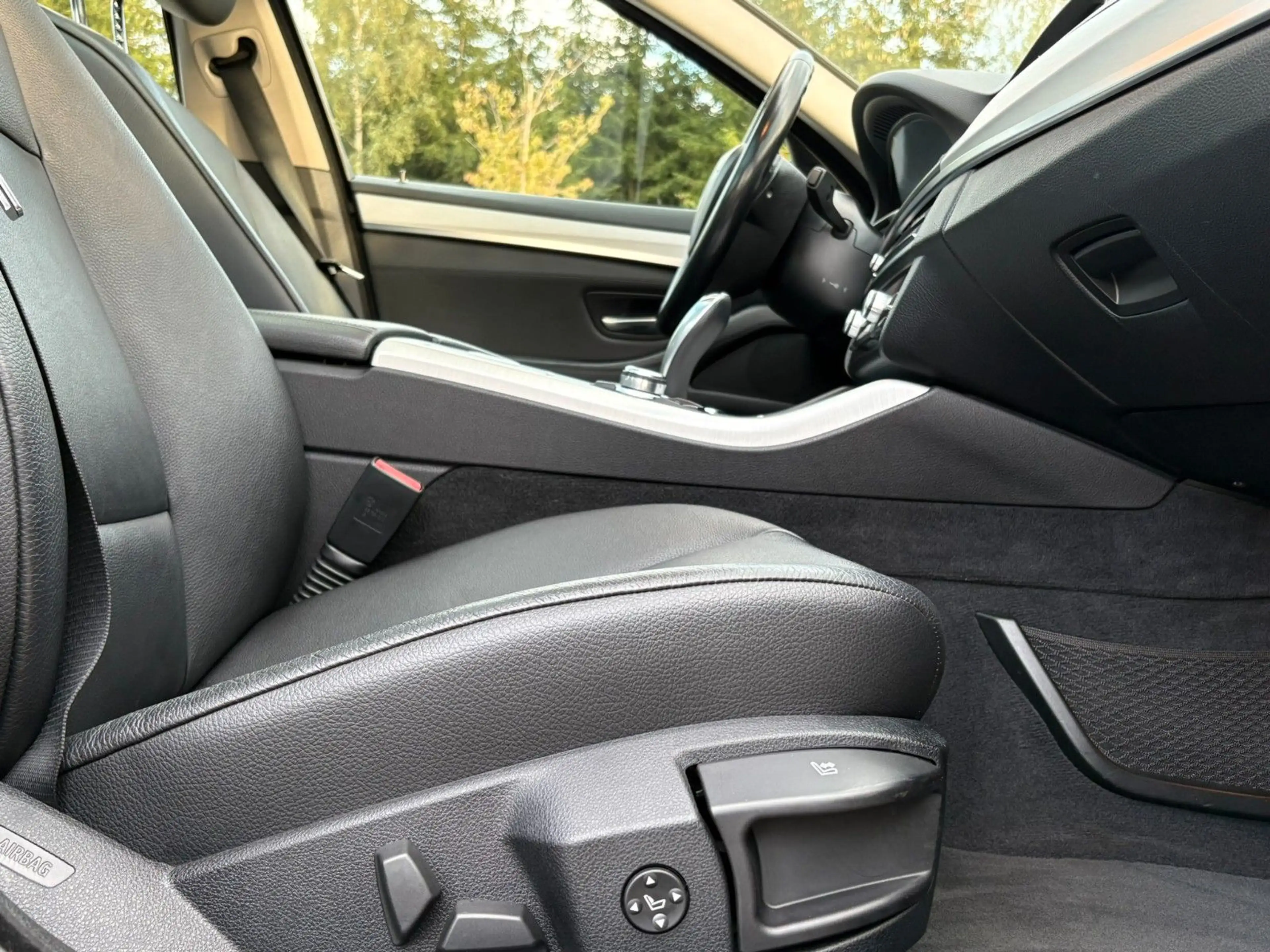 BMW 520 d Aut. Touring / Bi-Xenon / Leder / Pano / 19 — photo 14