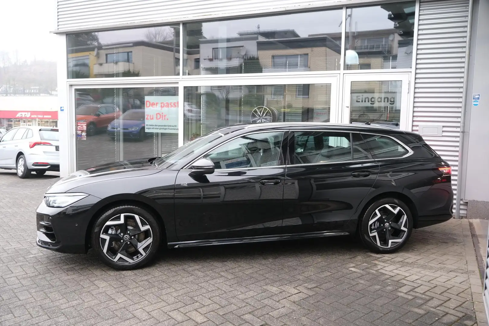 Volkswagen Passat Variant Var. 2.0 TDI DSG 4M R-Line Matrix AHK Navi Pro ... Schwarz - 2