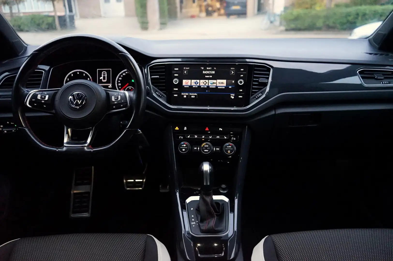 Volkswagen T-Roc 1.5 TSI Sport Business R, Camera, Clima, Navi ACC, Gris - 2