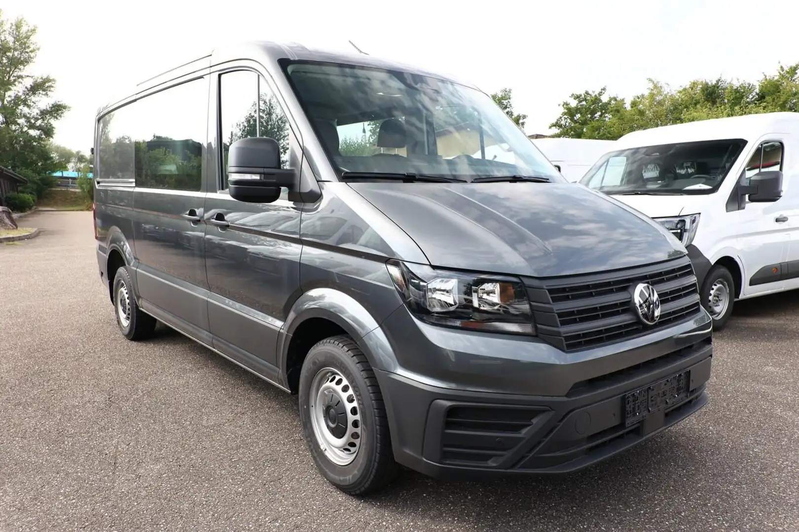 Volkswagen Crafter Plus 35 2.0 TDI 140 L3H2 Nav AHK 6S SHZ 103 kW ... Grau - 2